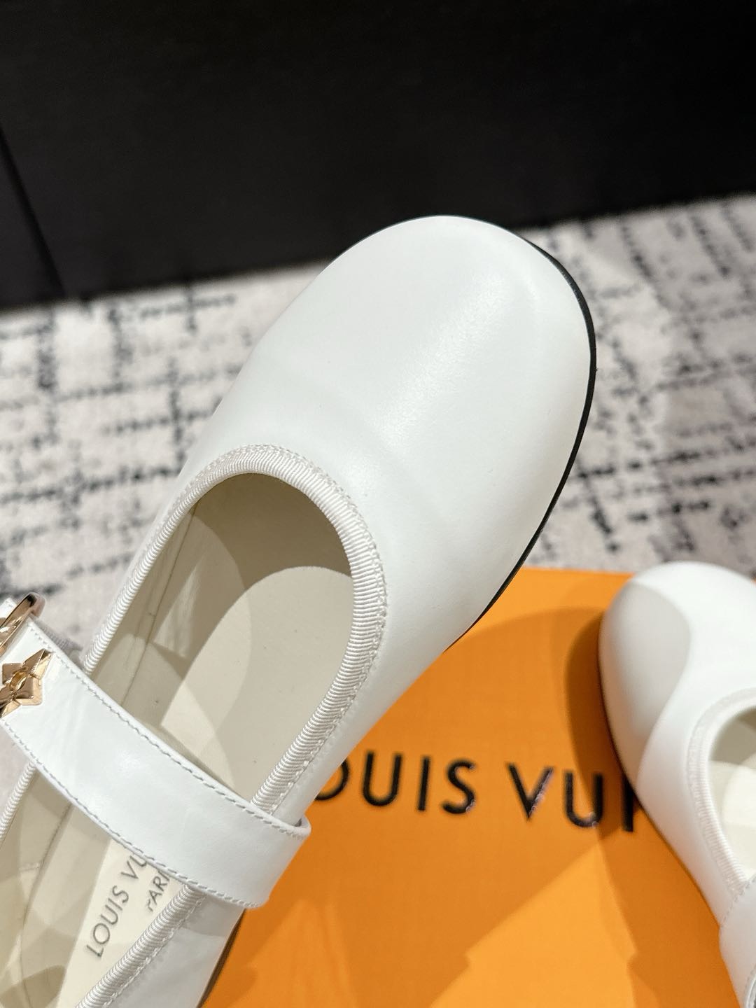Bagsaaa LV Romy Flat Ballerina White