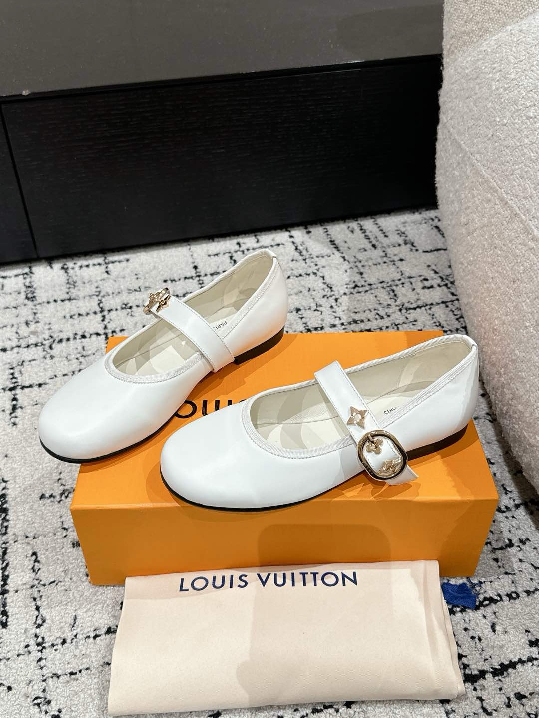 Bagsaaa LV Romy Flat Ballerina White