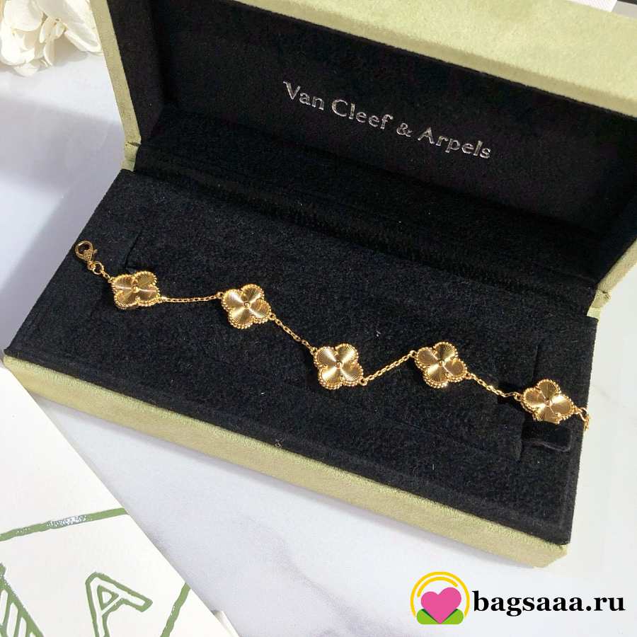 Bagsaaa V*n Cl**f & Arp*1s Vinatge Alhambra Gold Bracelet