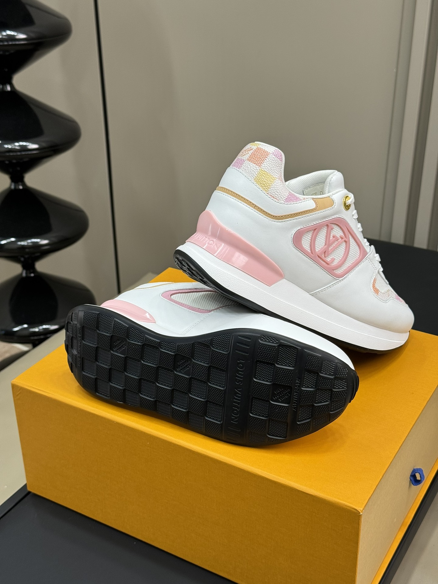 Bagsaaa LV Neo Run Away Sneaker Light Pink
