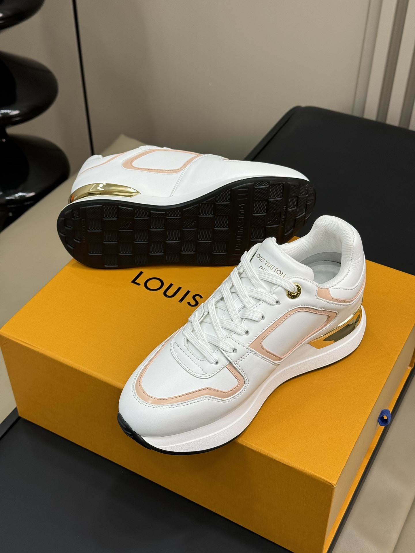 Bagsaaa LV Neo Run Away Sneaker Pink