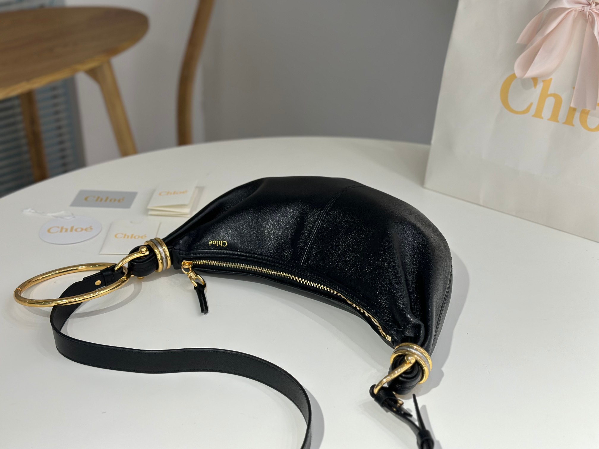 Bagsaaa Chloe Small Bracelet Hobo Bag in grained leather black - 32cm