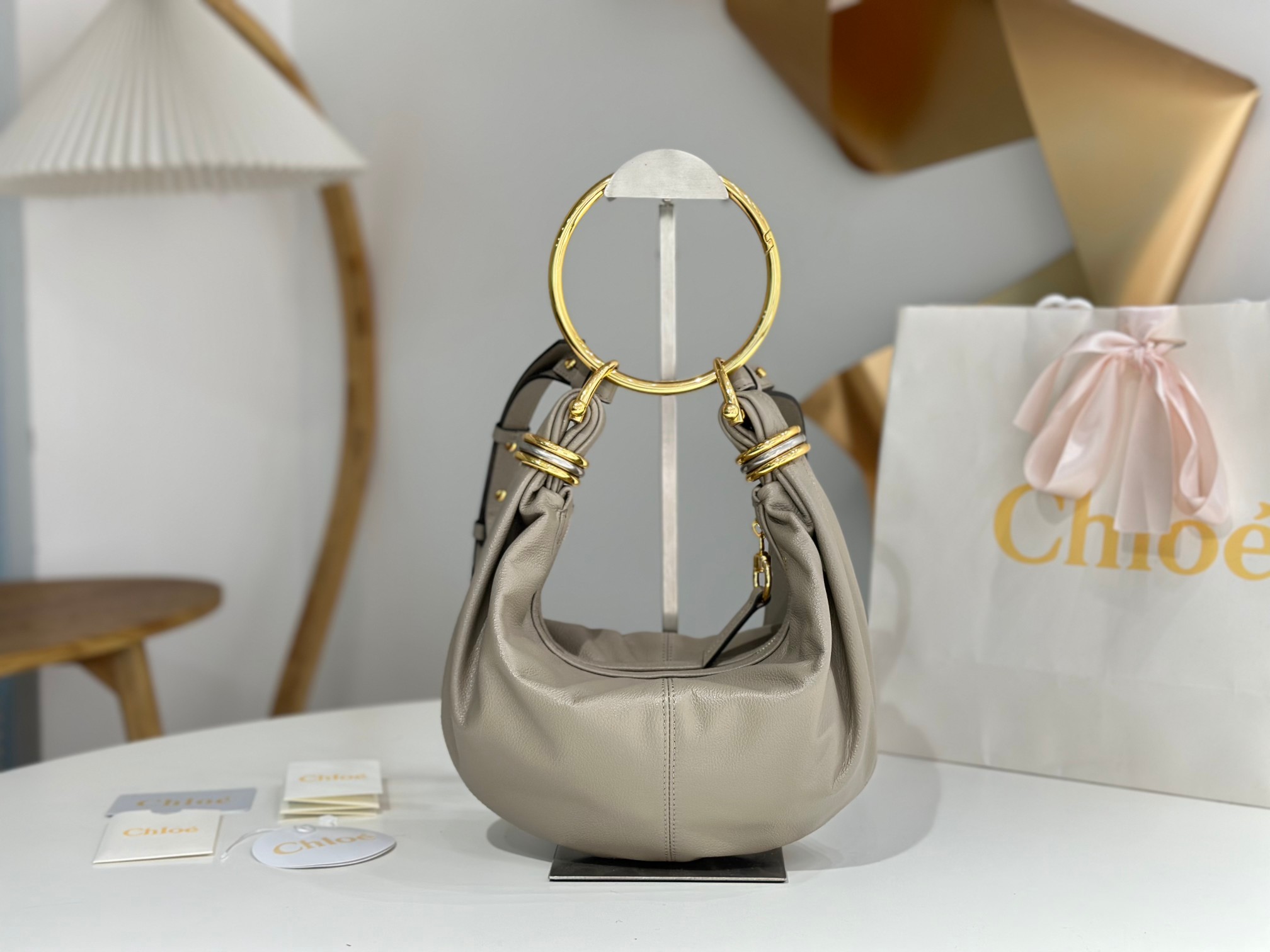 Bagsaaa Chloe Small Bracelet Hobo Bag in grained leather gray - 32cm