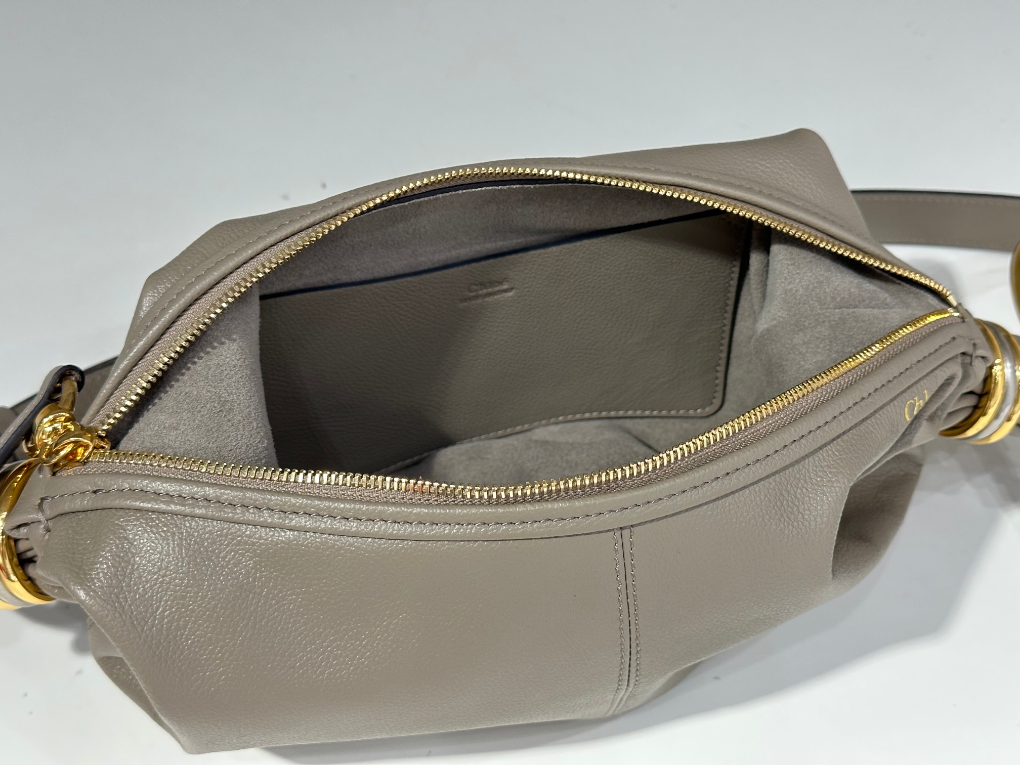 Bagsaaa Chloe Small Bracelet Hobo Bag in grained leather gray - 32cm