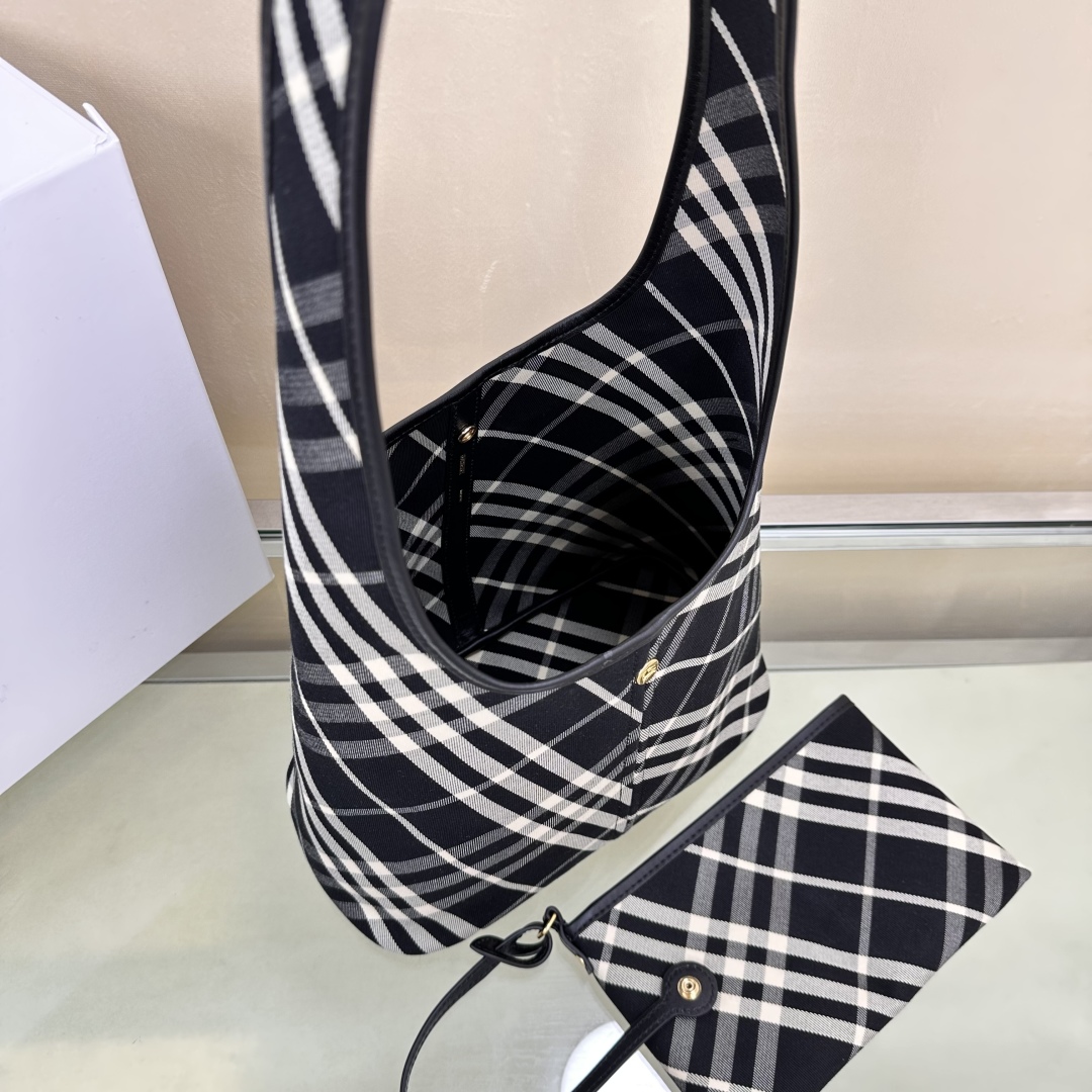 Bagsaaa Bv*b*rry Check Small canvas tote bag - 27cm