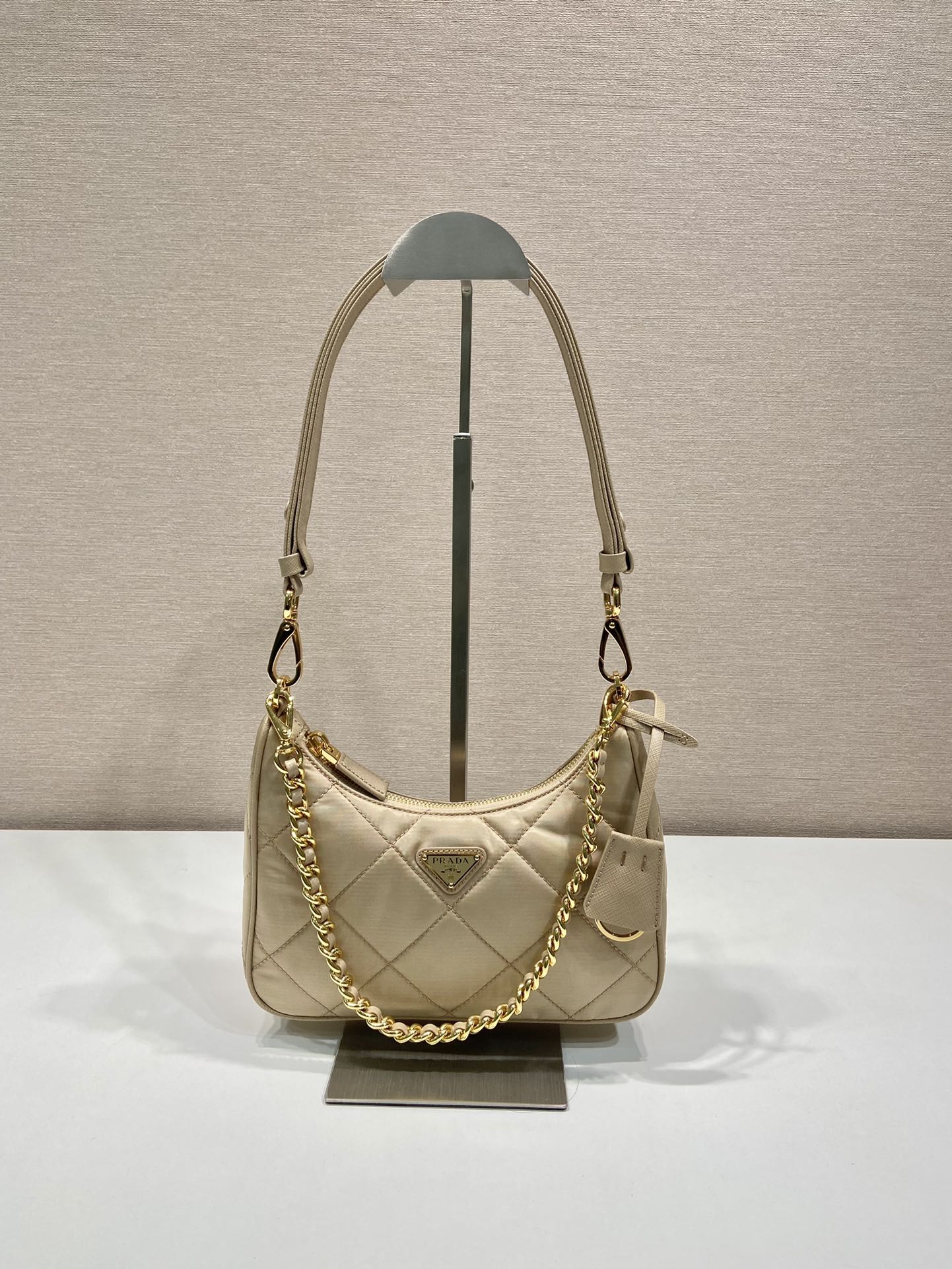 Bagsaaa Pra*a Re-Edition 1995 Chaîne Re-Nylon mini-bag 1BC204 beige - 22cm