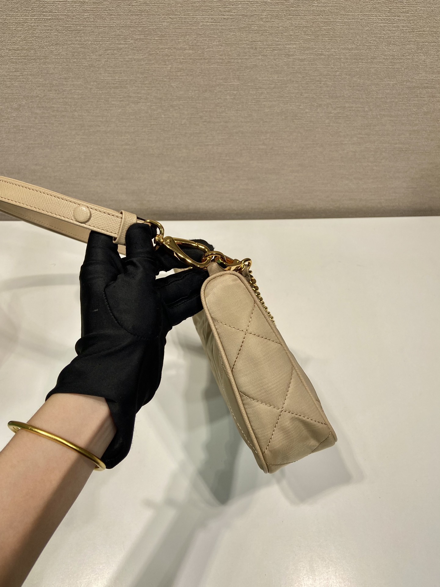 Bagsaaa Pra*a Re-Edition 1995 Chaîne Re-Nylon mini-bag 1BC204 beige - 22cm