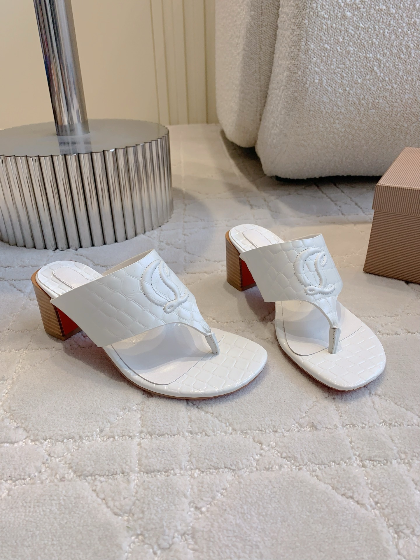 Bagsaaa Chr1st1an Louboutin White Sandals