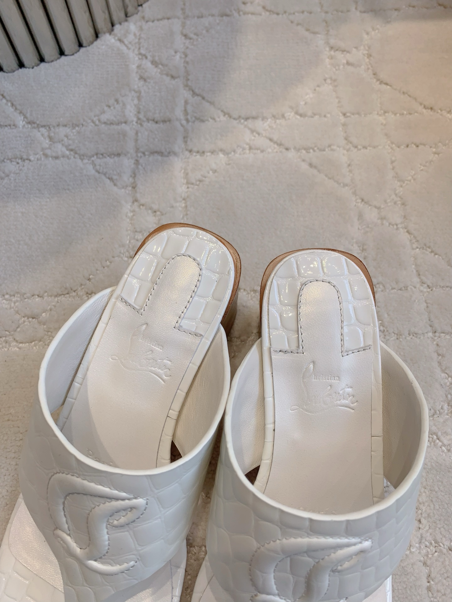 Bagsaaa Chr1st1an Louboutin White Sandals