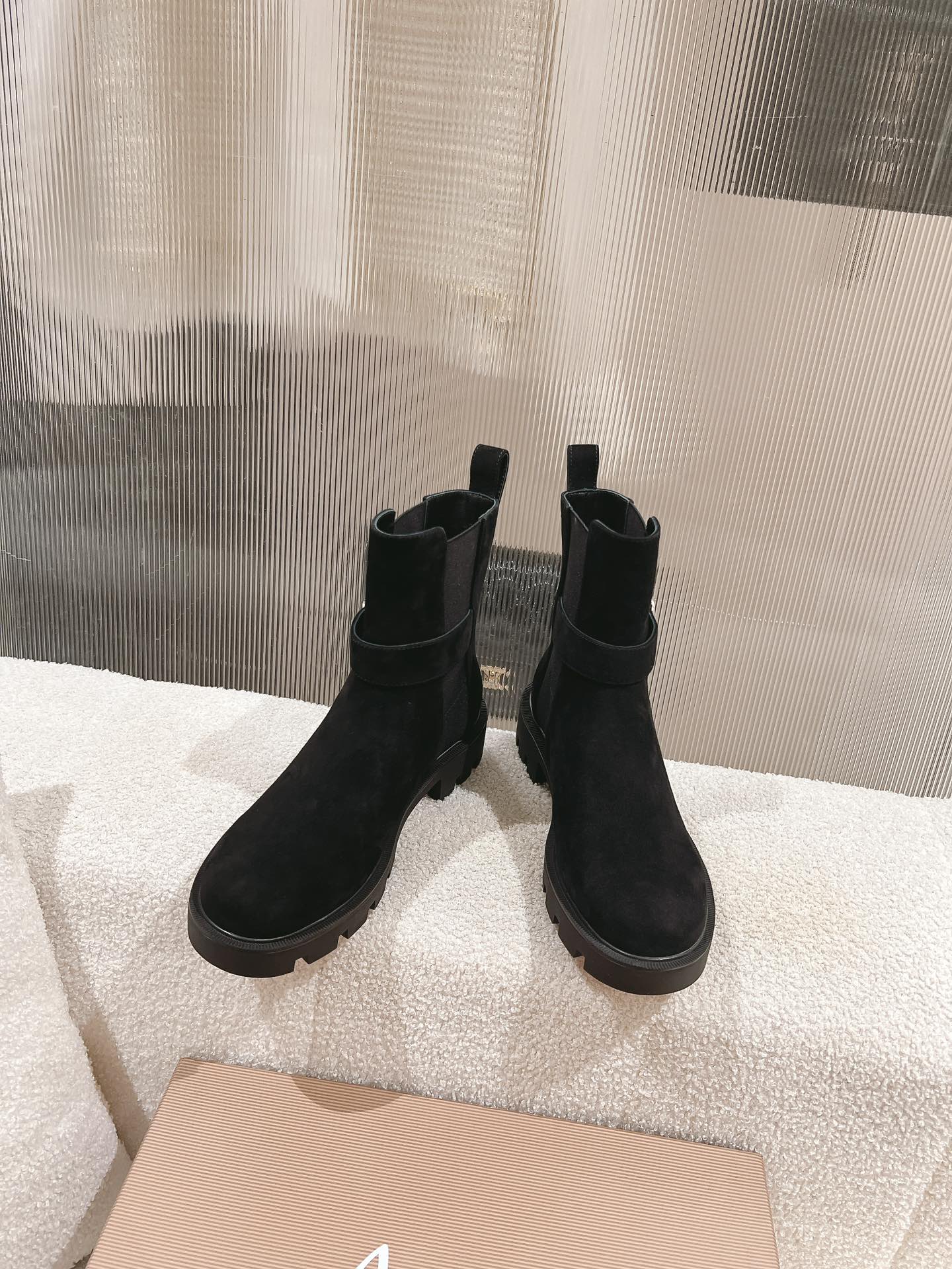 Bagsaaa Chr1st1an Louboutin Chelsea suede ankle boots black