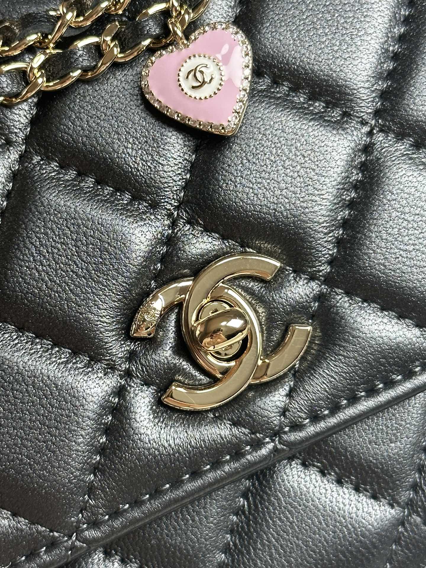 Bagsaaa Ch**el Wallet On Chain Black Pearly Lambskin AP4537 - 19.2cm