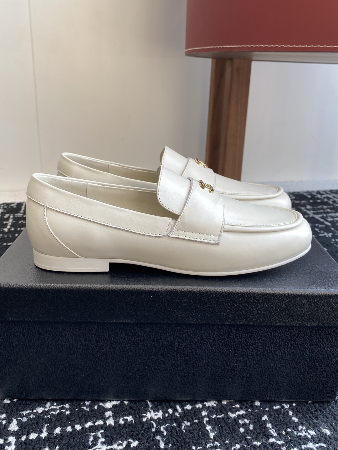 Bagsaaa Ch**el Moccasins white G46417