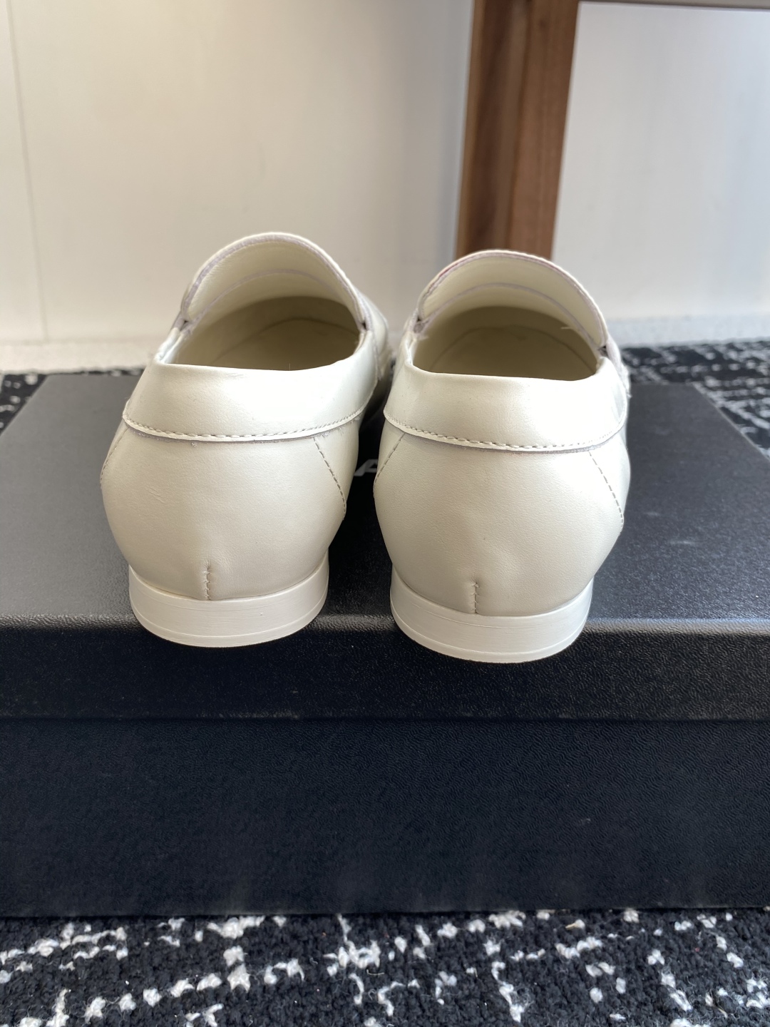 Bagsaaa Ch**el Moccasins white G46417