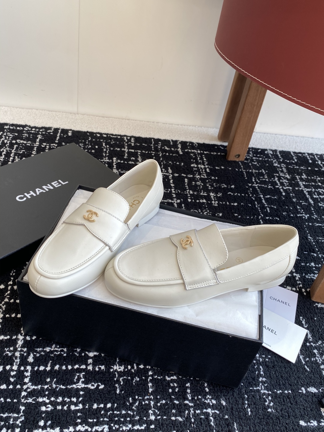 Bagsaaa Ch**el Moccasins white G46417