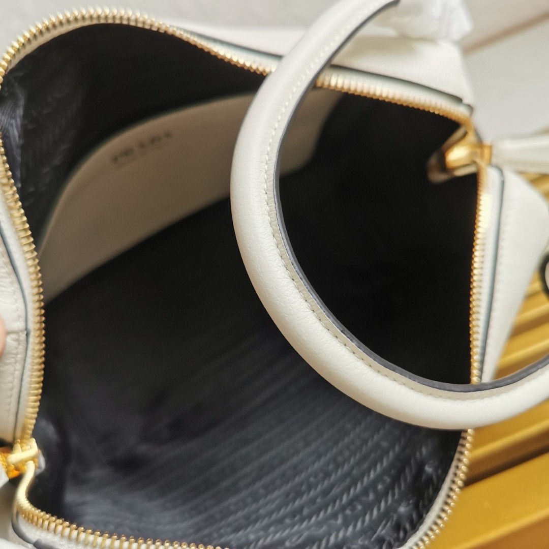 Bagsaaa Pra*a Darling leather handbag 1BA451 White - 25cm