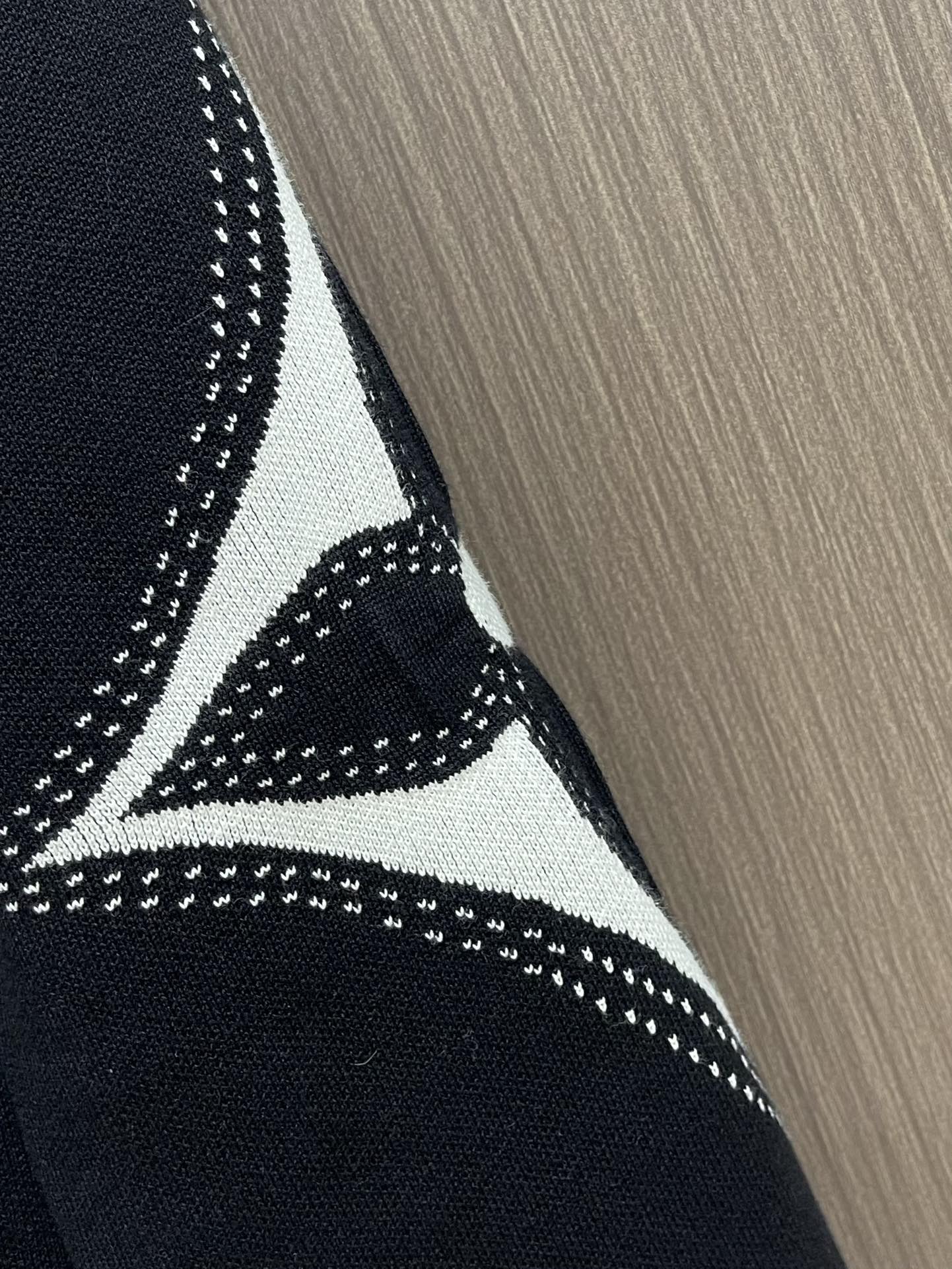 Bagsaaa LV Graphic Intarsia Zipped Cotton Black Jacket