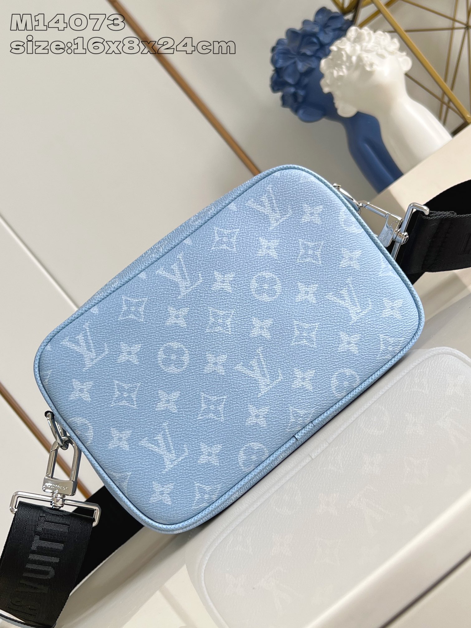Bagsaaa L0vis Vvtt0n M14073 New Alpha Messenger Sky Blue - 24cm