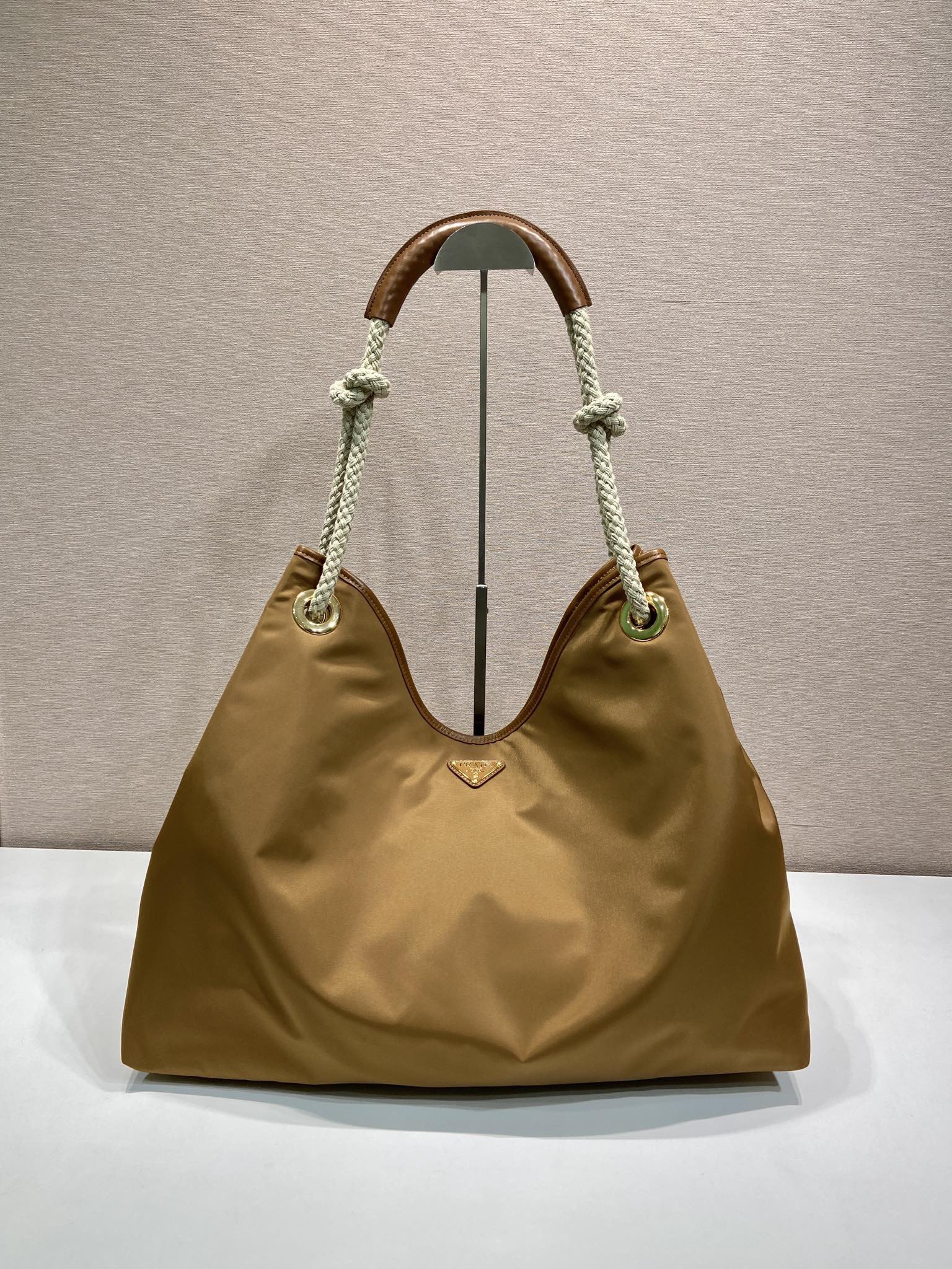 Bagsaaa Pra*a Mariner large Re-Nylon shoulder bag 1BC244 Brandy - 48cm