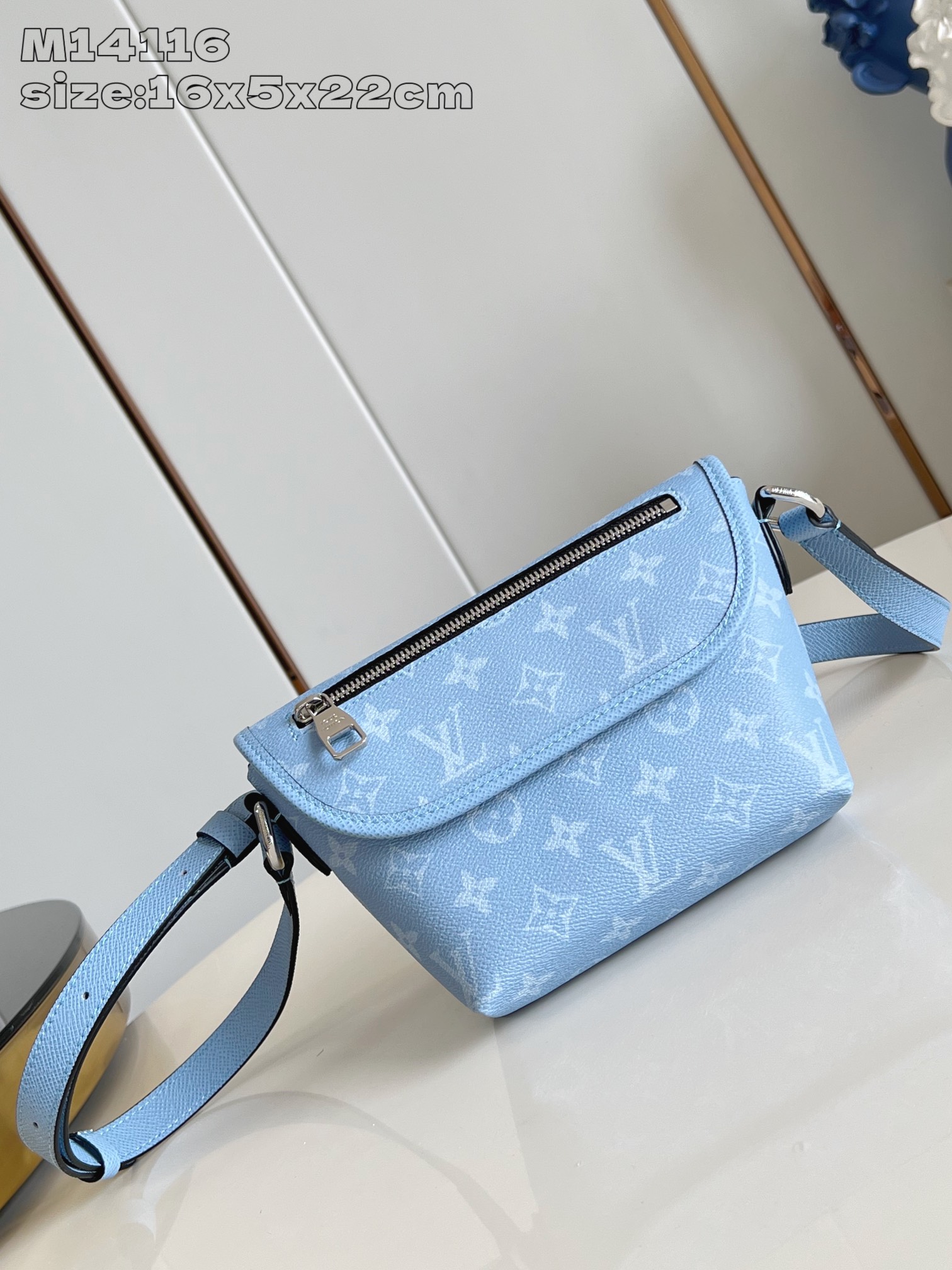 Bagsaaa L0vis Vvtt0n M14116 Pulse Wearable Wallet Sky Blue - 22.5cm