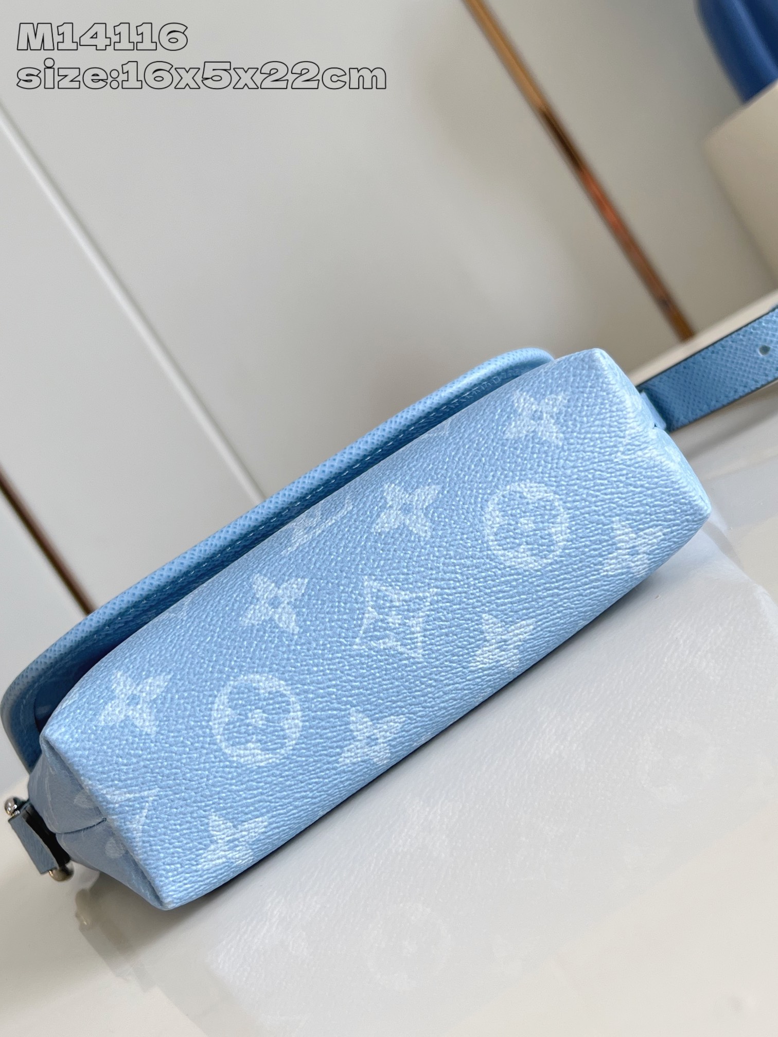 Bagsaaa L0vis Vvtt0n M14116 Pulse Wearable Wallet Sky Blue - 22.5cm