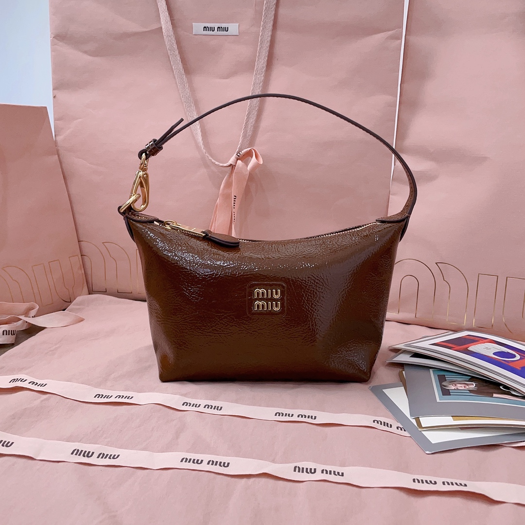 Bagsaaa Miu Miu Naplak patent leather pouch 5NE841 brown - 19cm