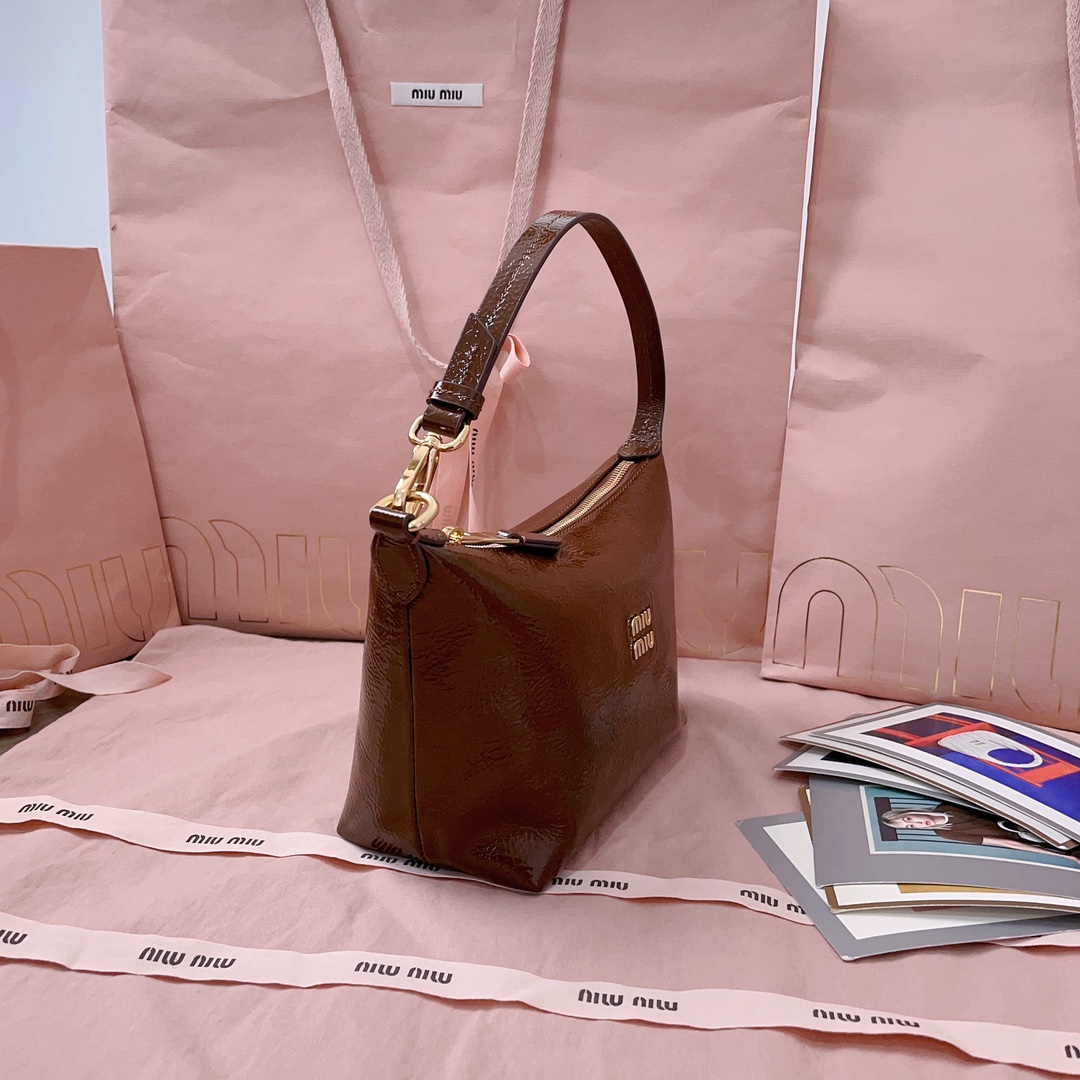 Bagsaaa Miu Miu Naplak patent leather pouch 5NE841 brown - 19cm