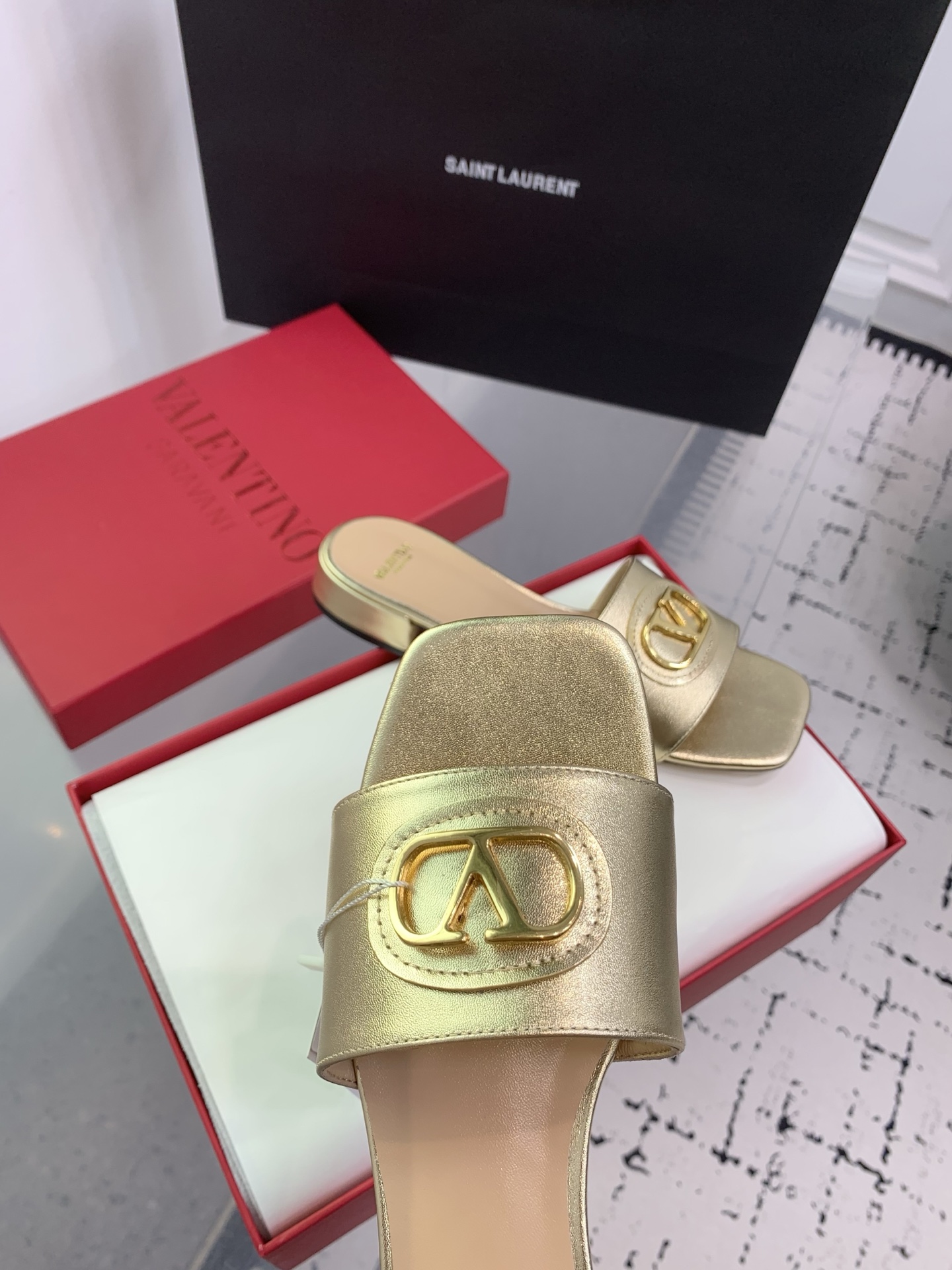 Bagsaaa Va1e*ntin0 Vlogo Signature Slide Sandal In Calfskin Gold