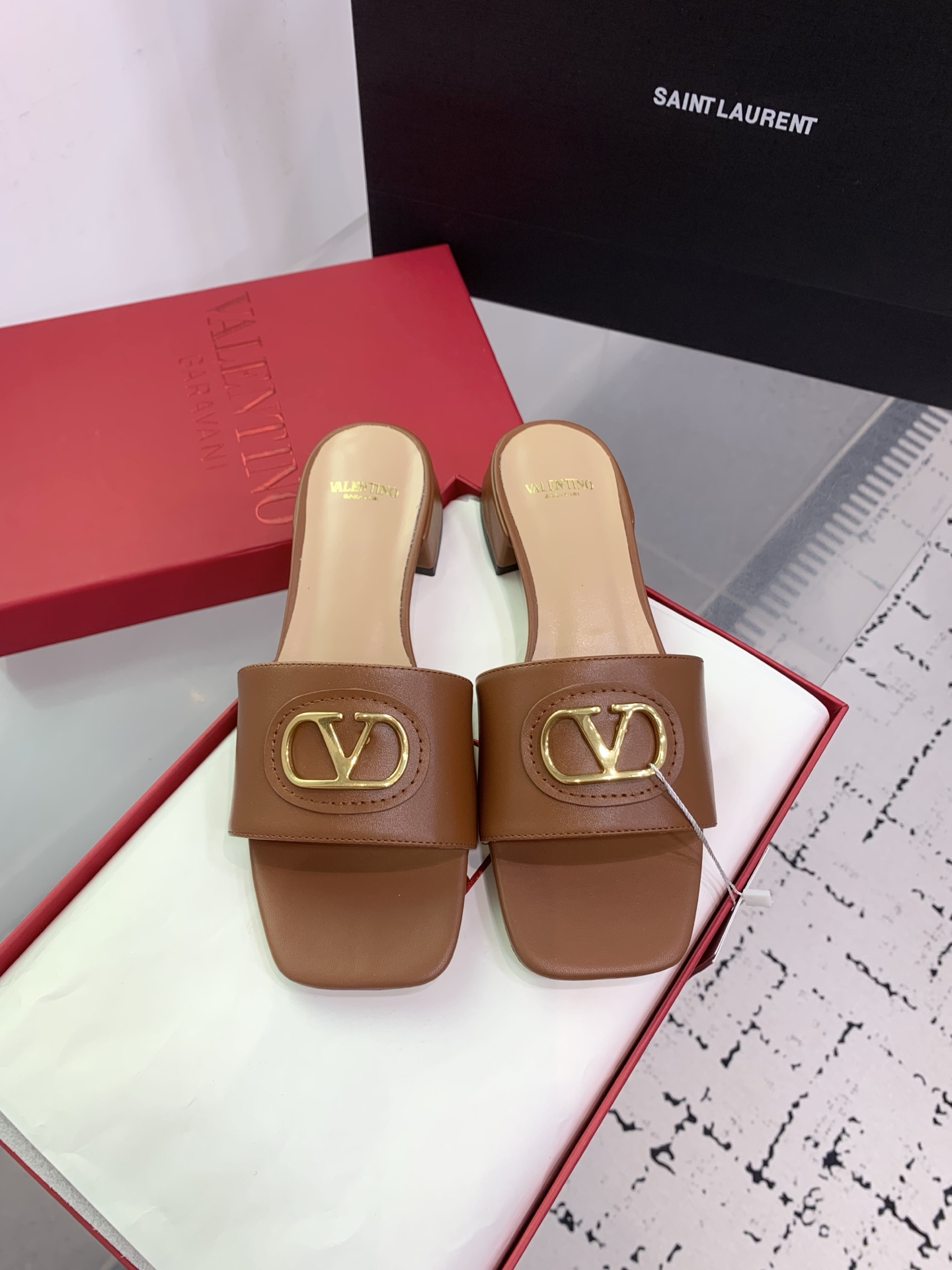 Bagsaaa Va1e*ntin0 Vlogo Signature Slide Sandal In Calfskin Brown