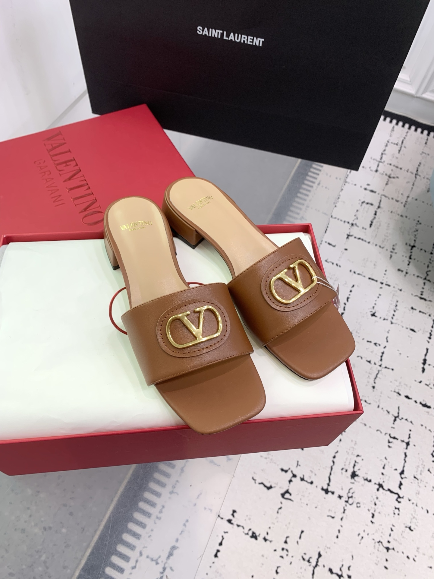 Bagsaaa Va1e*ntin0 Vlogo Signature Slide Sandal In Calfskin Brown