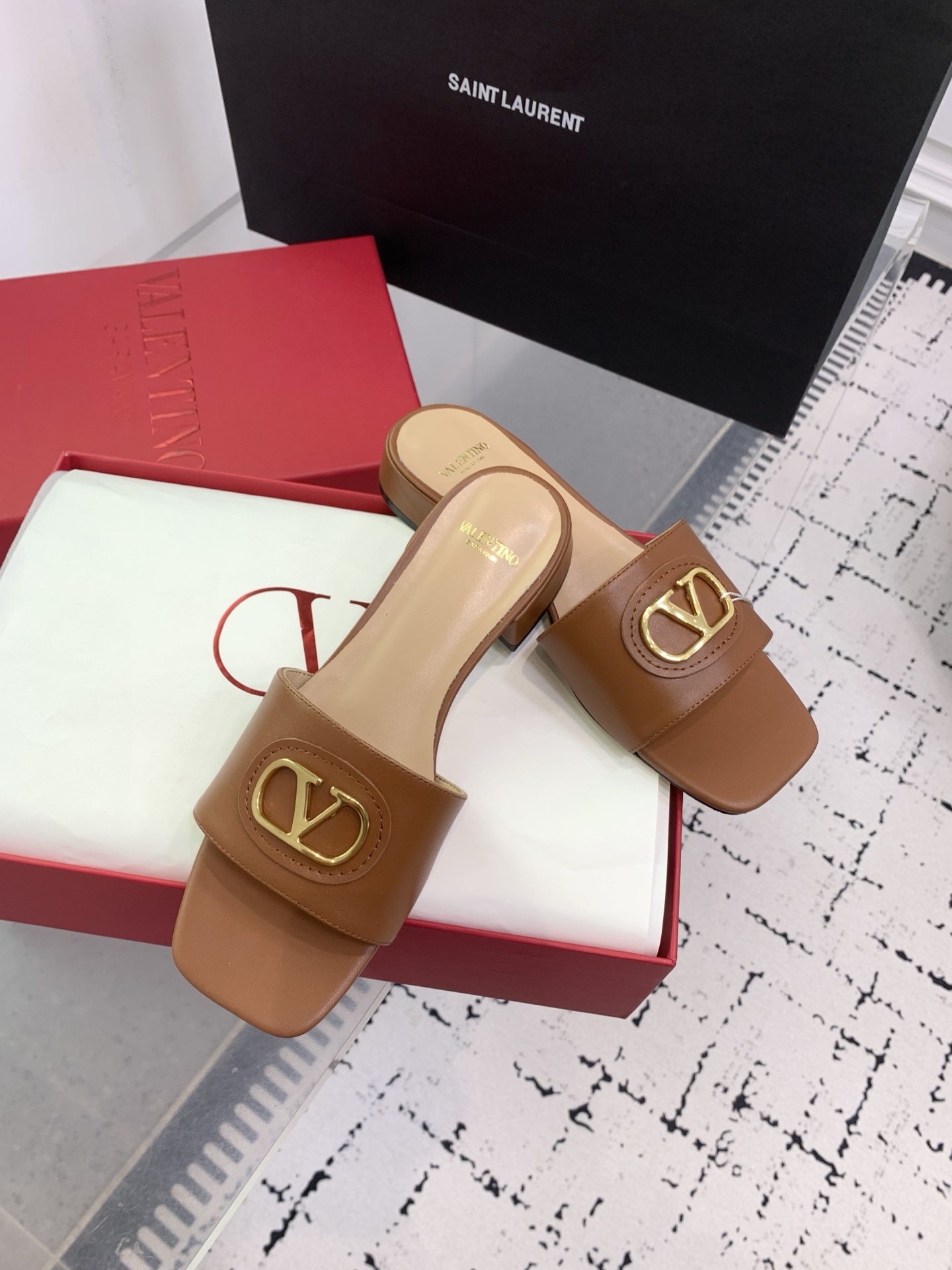 Bagsaaa Va1e*ntin0 Vlogo Signature Slide Sandal In Calfskin Brown