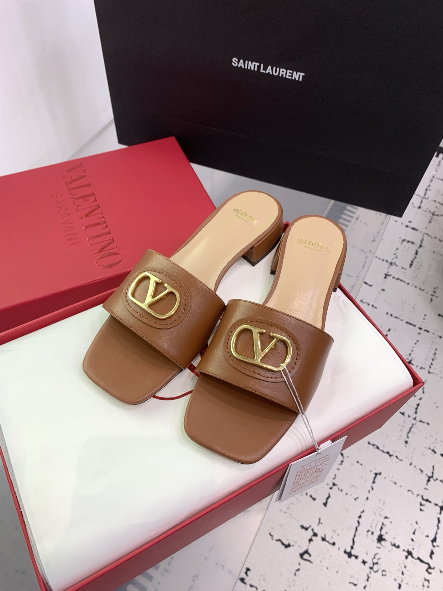Bagsaaa Va1e*ntin0 Vlogo Signature Slide Sandal In Calfskin Brown