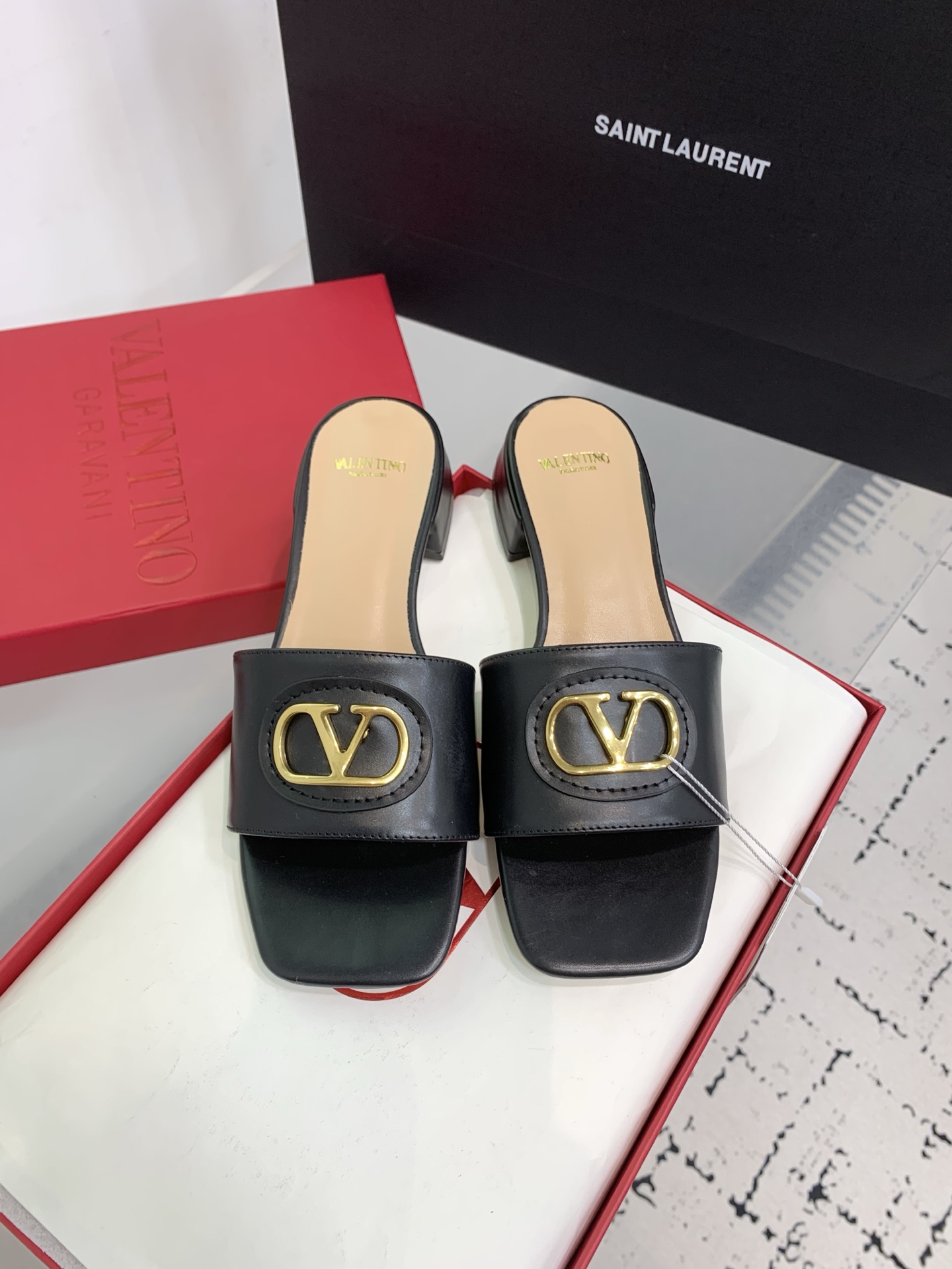 Bagsaaa Va1e*ntin0 Vlogo Signature Slide Sandal In Calfskin Black