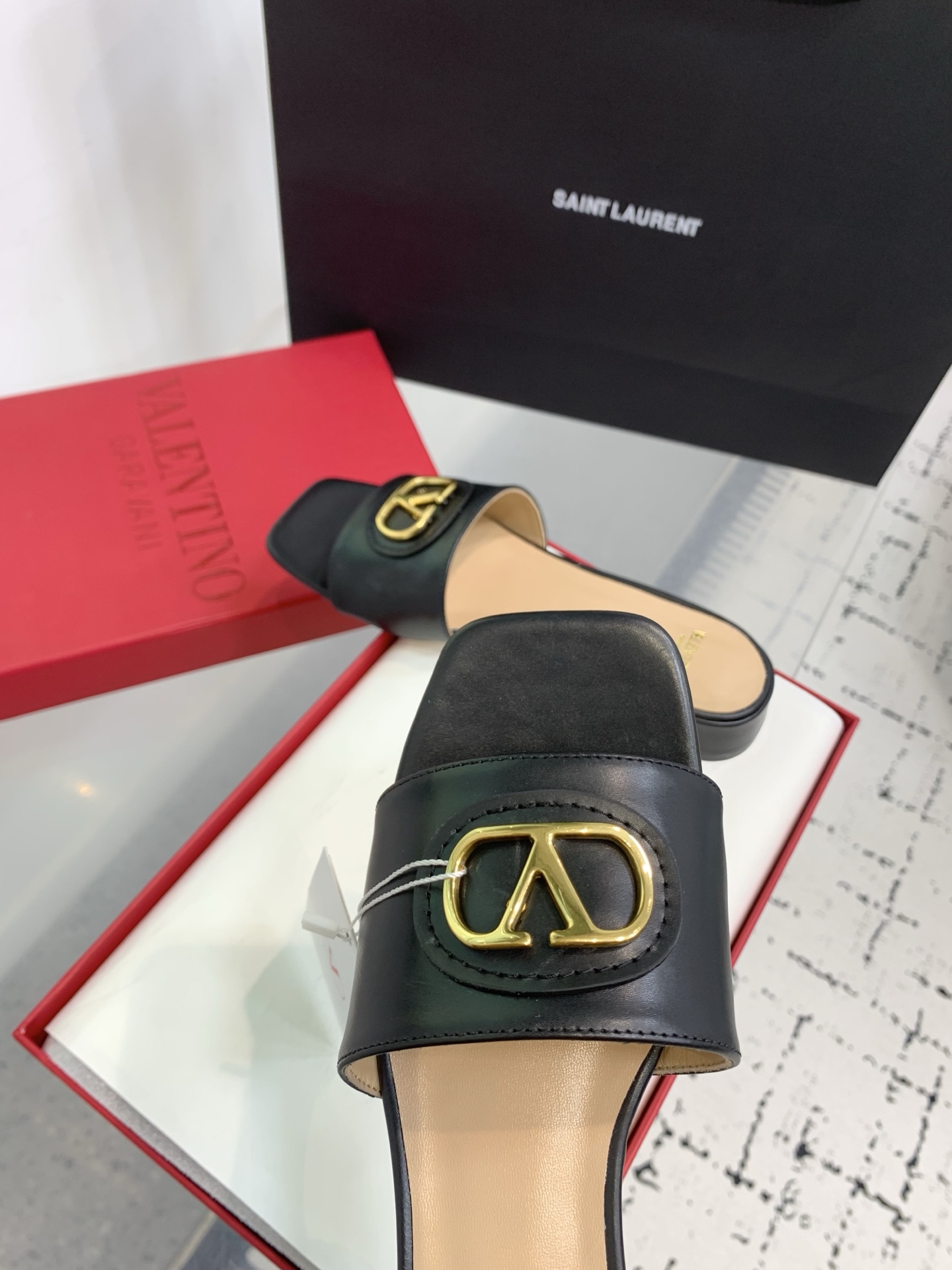 Bagsaaa Va1e*ntin0 Vlogo Signature Slide Sandal In Calfskin Black