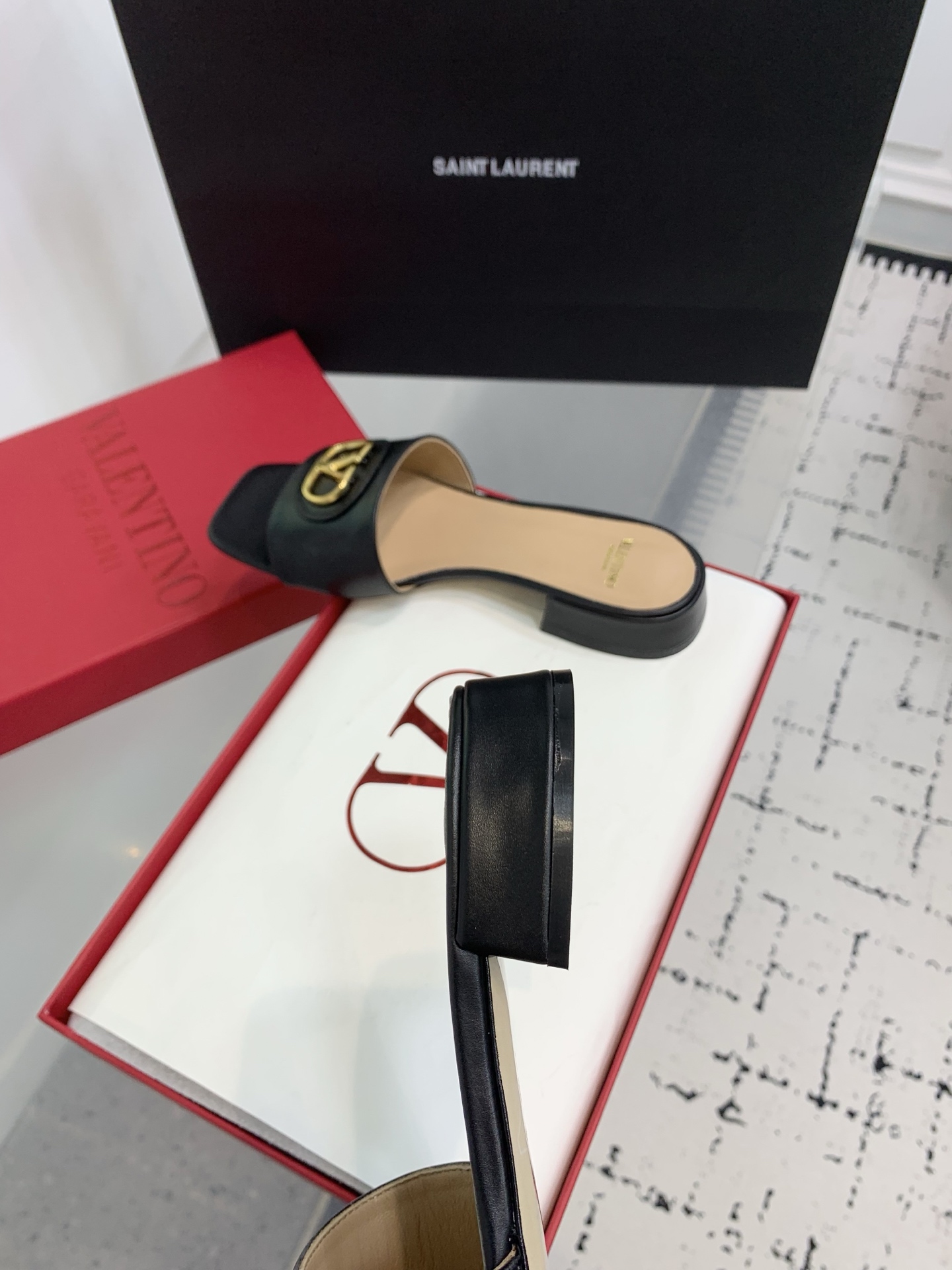 Bagsaaa Va1e*ntin0 Vlogo Signature Slide Sandal In Calfskin Black