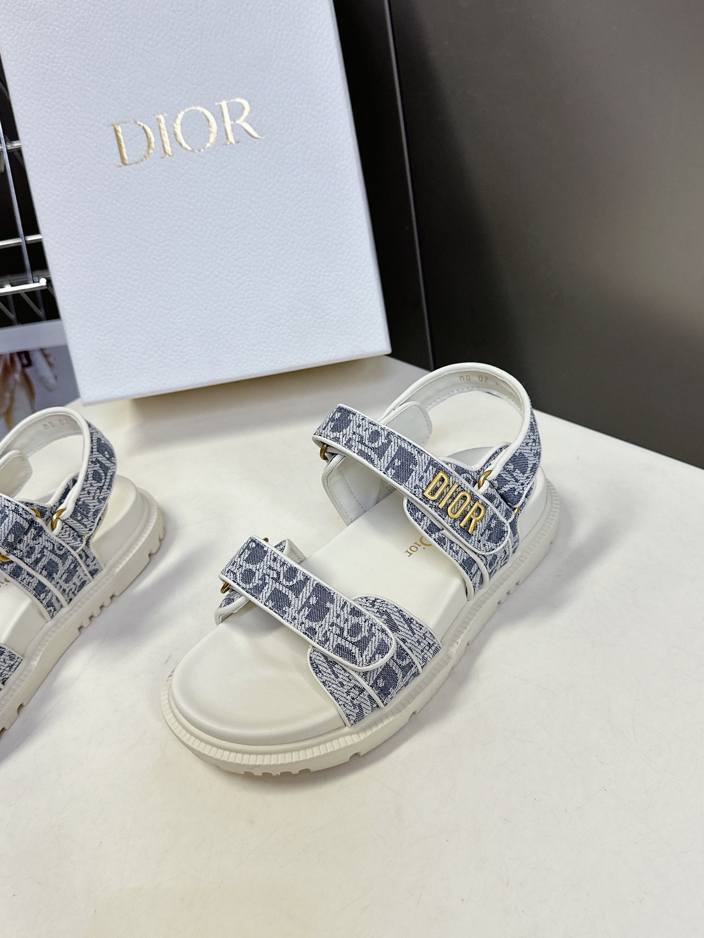 Bagsaaa D10ract Sandal Chambray Blue Jacquard with Ecru D10r Oblique Raffia