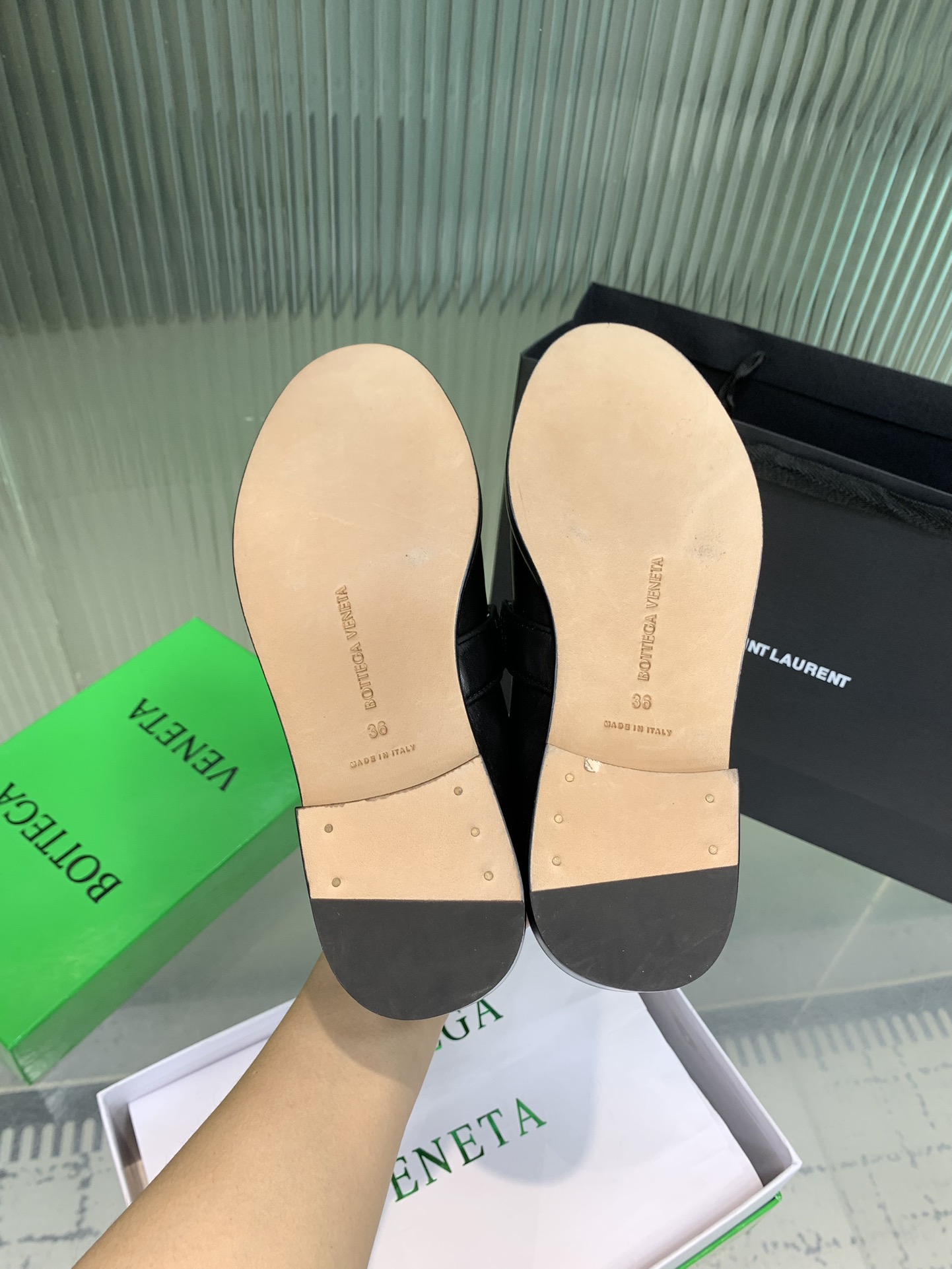 Bagsaaa B0tt*ga Ven*ta Astaire Loafer 796696 Black & White