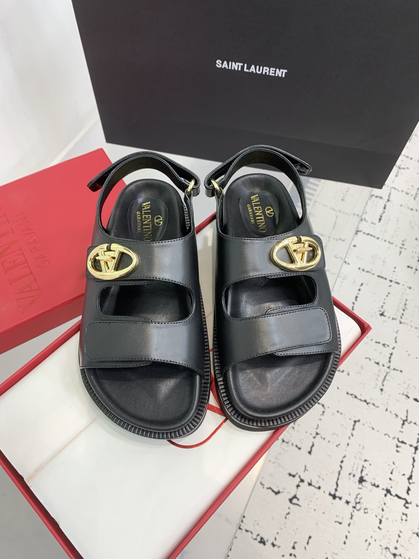 Bagsaaa Va1e*ntin0 VLogo Comfort Sandals Black