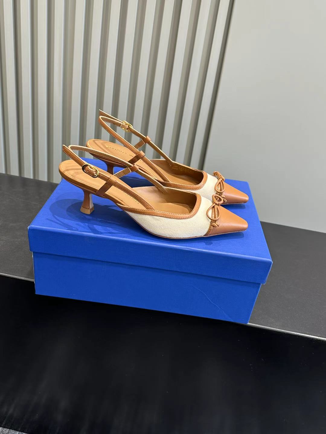 Bagsaaa Stuart Weitzman Pointed Toe Slingback Sandals brown