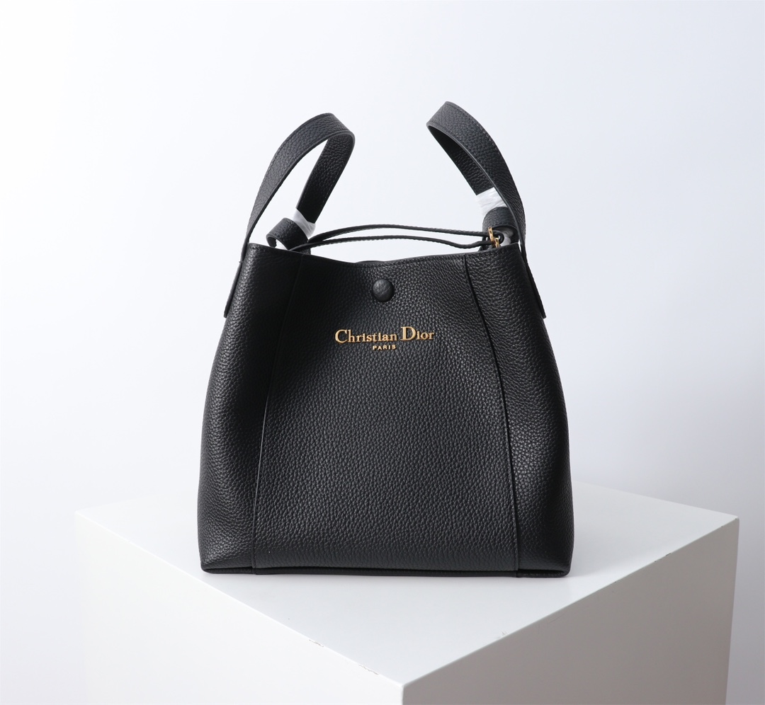 Bagsaaa D10r Medium Signature Bucket Bag Black Grained Calfskin - 24cm