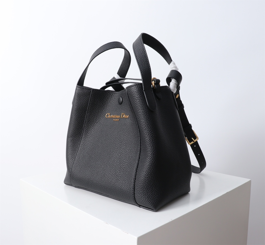 Bagsaaa D10r Medium Signature Bucket Bag Black Grained Calfskin - 24cm