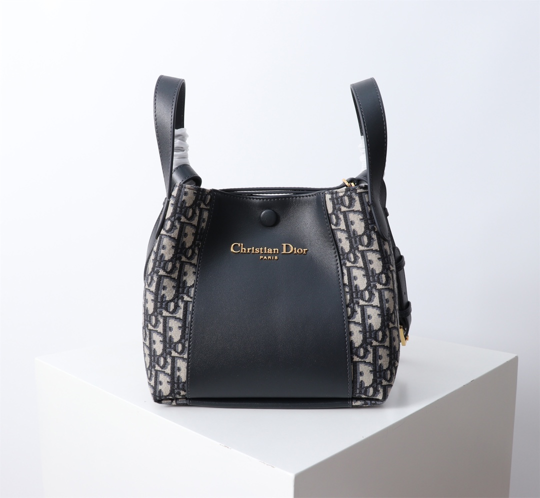 Bagsaaa D10r Small Signature Bucket Bag Blue D10r Oblique Jacquard and Smooth Calfskin - 21cm