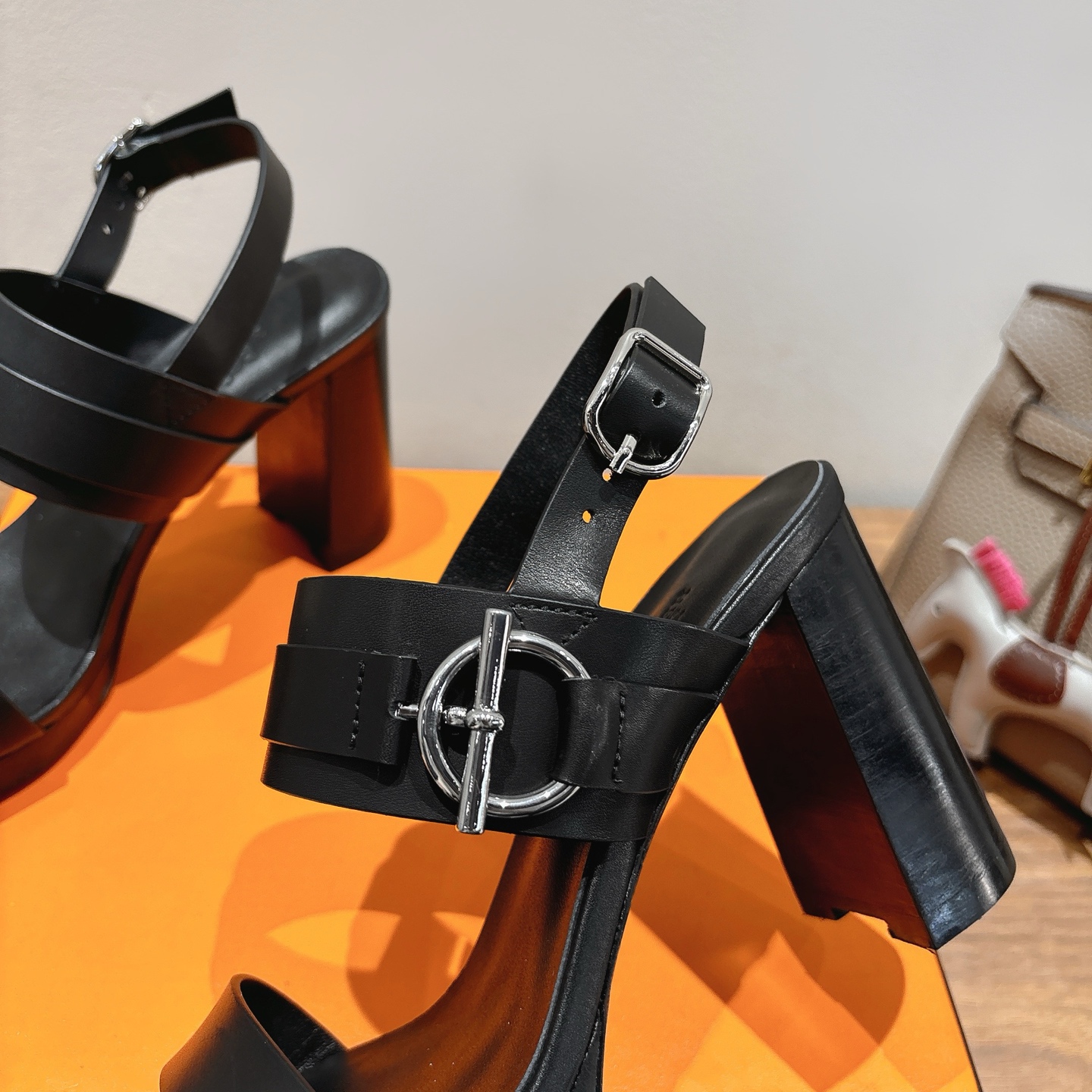 Bagsaaa H**me5 Keen 90 Sandals Black