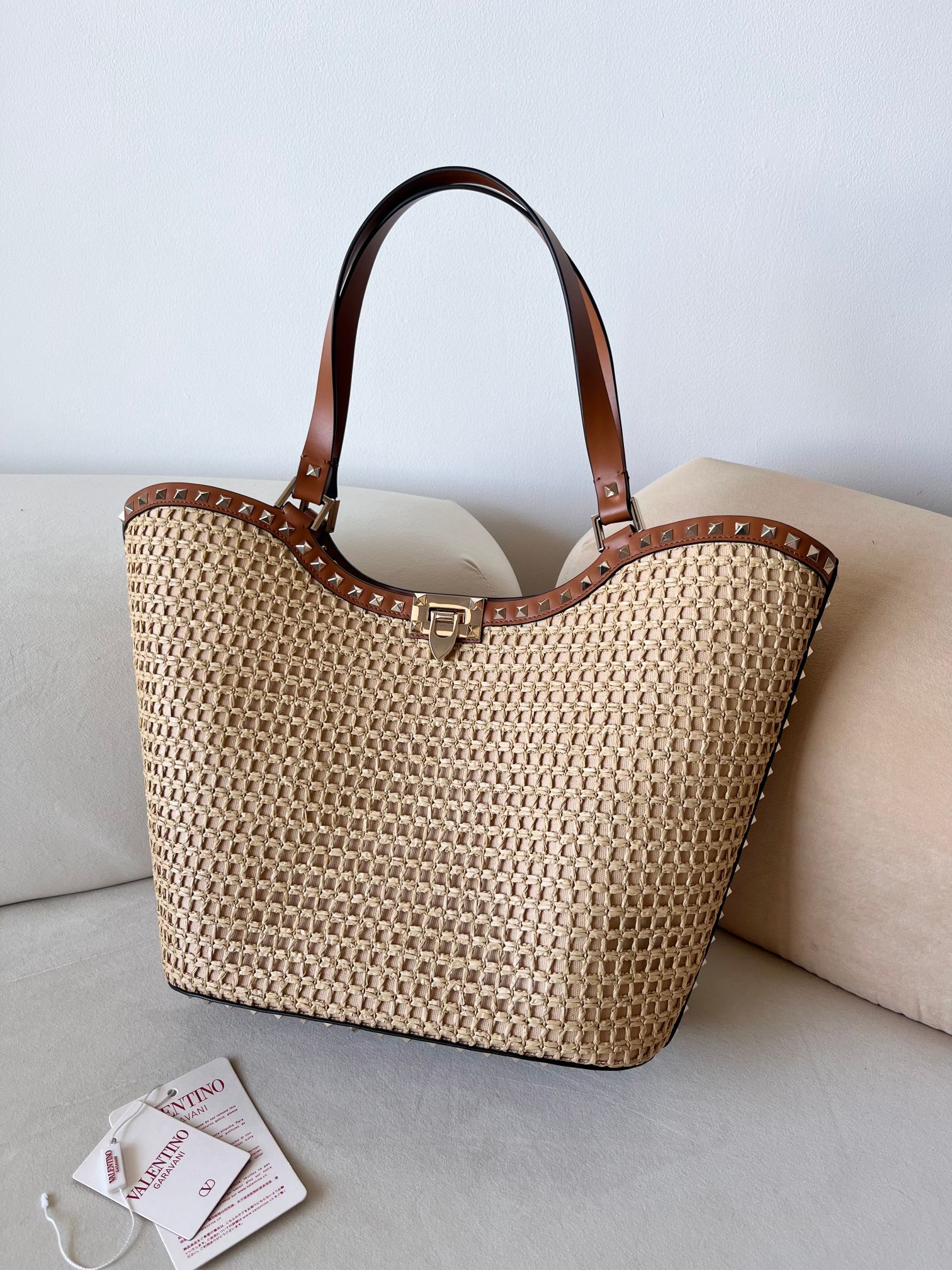 Bagsaaa Va1e*ntin0 Rockstud Leather-Trimmed Raffia Tote - 30cm