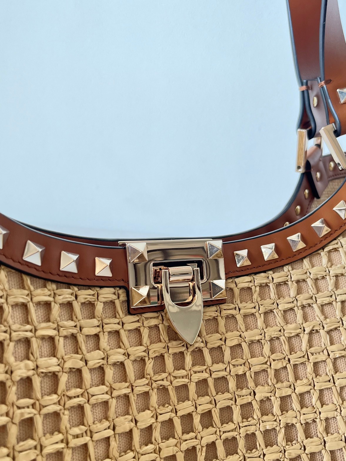 Bagsaaa Va1e*ntin0 Rockstud Leather-Trimmed Raffia Tote - 30cm