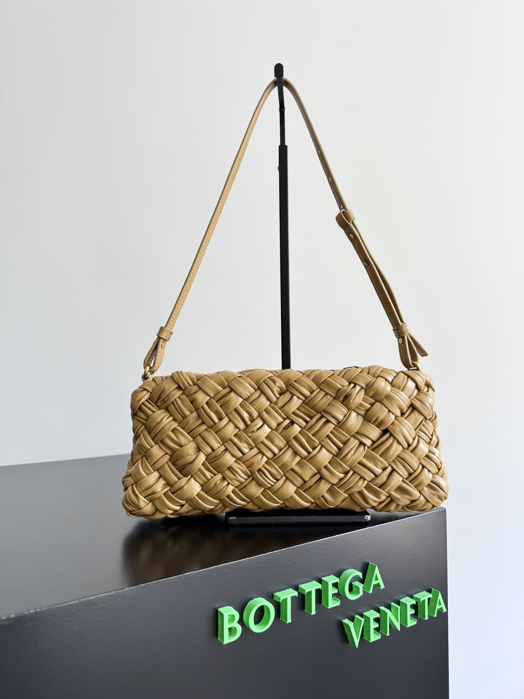 Bagsaaa B0tt*ga Ven*ta Kalimero Cha-Cha clutch 785780 beige - 28.5cm