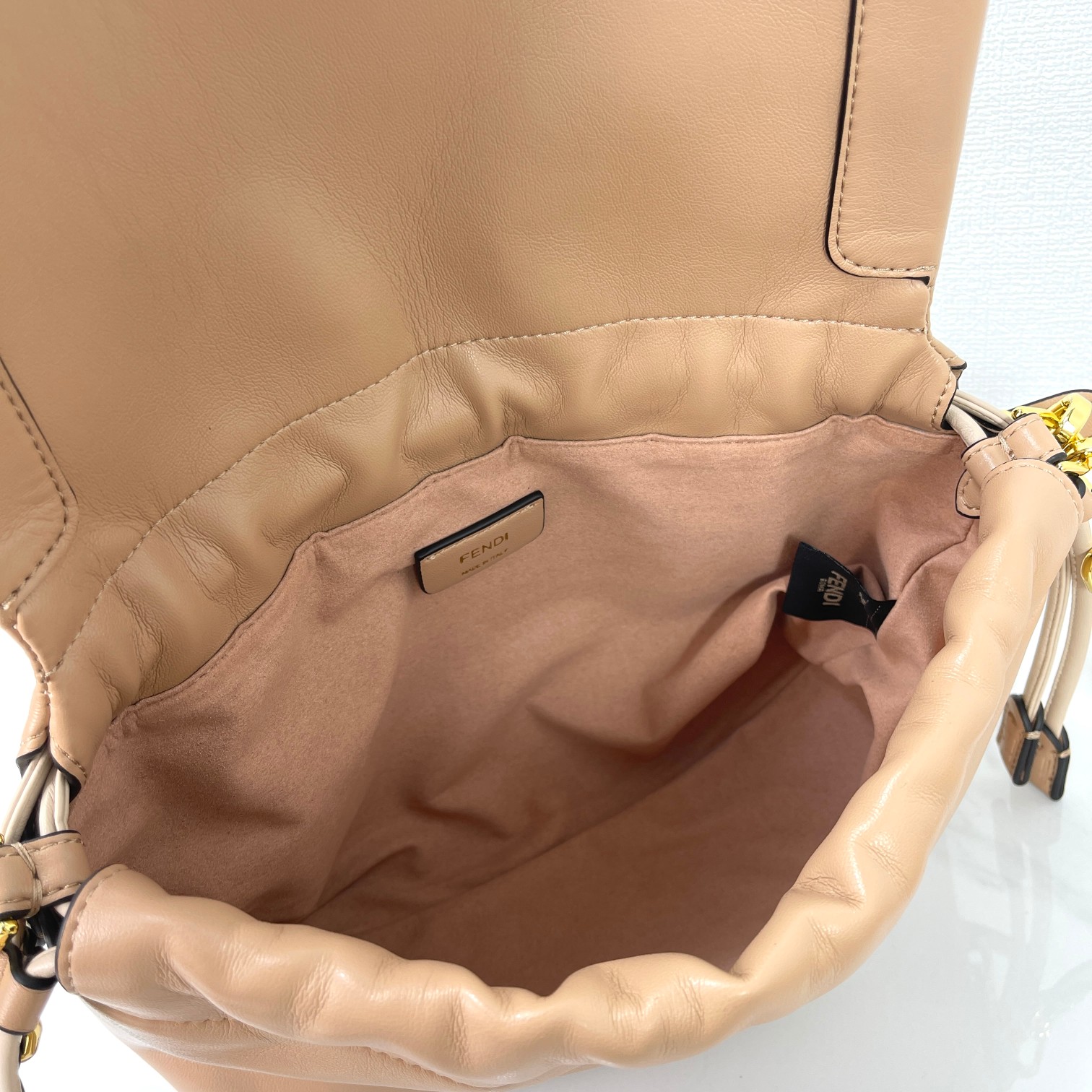 Bagsaaa F**di Mamma Baguette Medium Pale pink nappa leather bag - 26.5 cm
