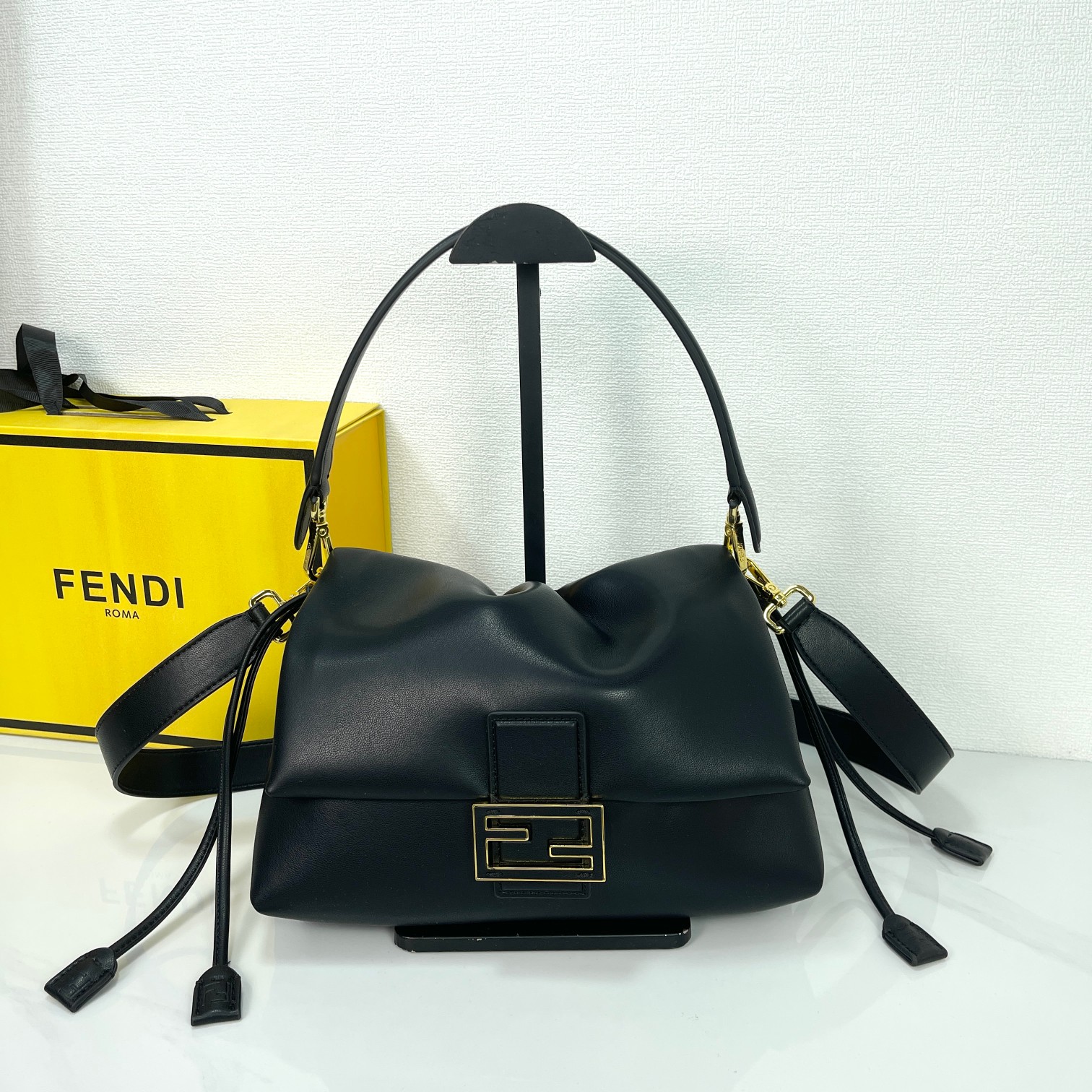 Bagsaaa F**di Mamma Baguette Medium black nappa leather bag - 26.5 cm