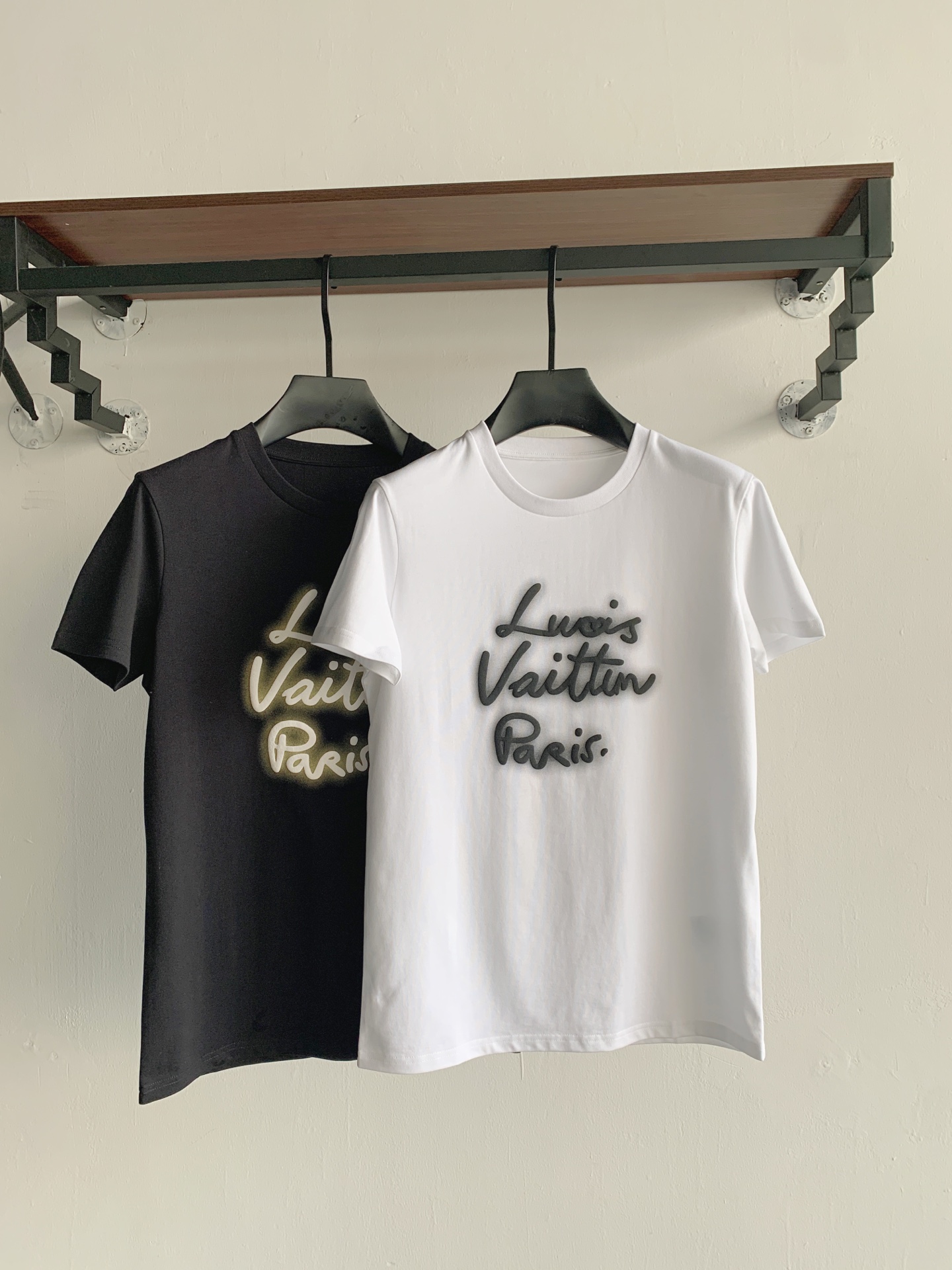 Bagsaaa L0vis Vvtt0n Glow Signature T-Shirt White/Black
