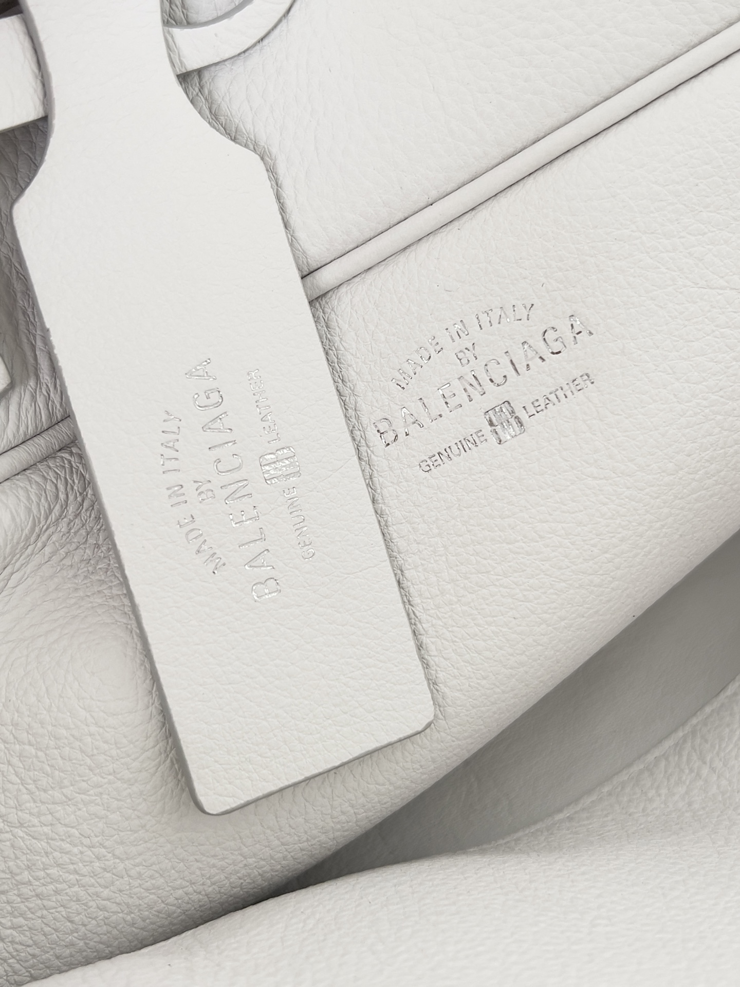 Bagsaaa Ba1en*iaga Carrie Small Bowling Bag in white calfskin & silver - 31cm