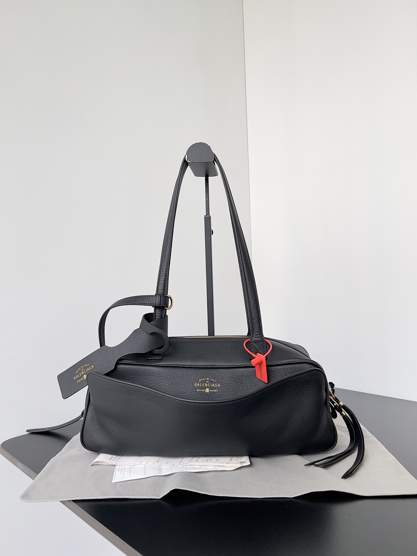 Bagsaaa Ba1en*iaga Carrie Small Bowling Bag in black calfskin - 31cm